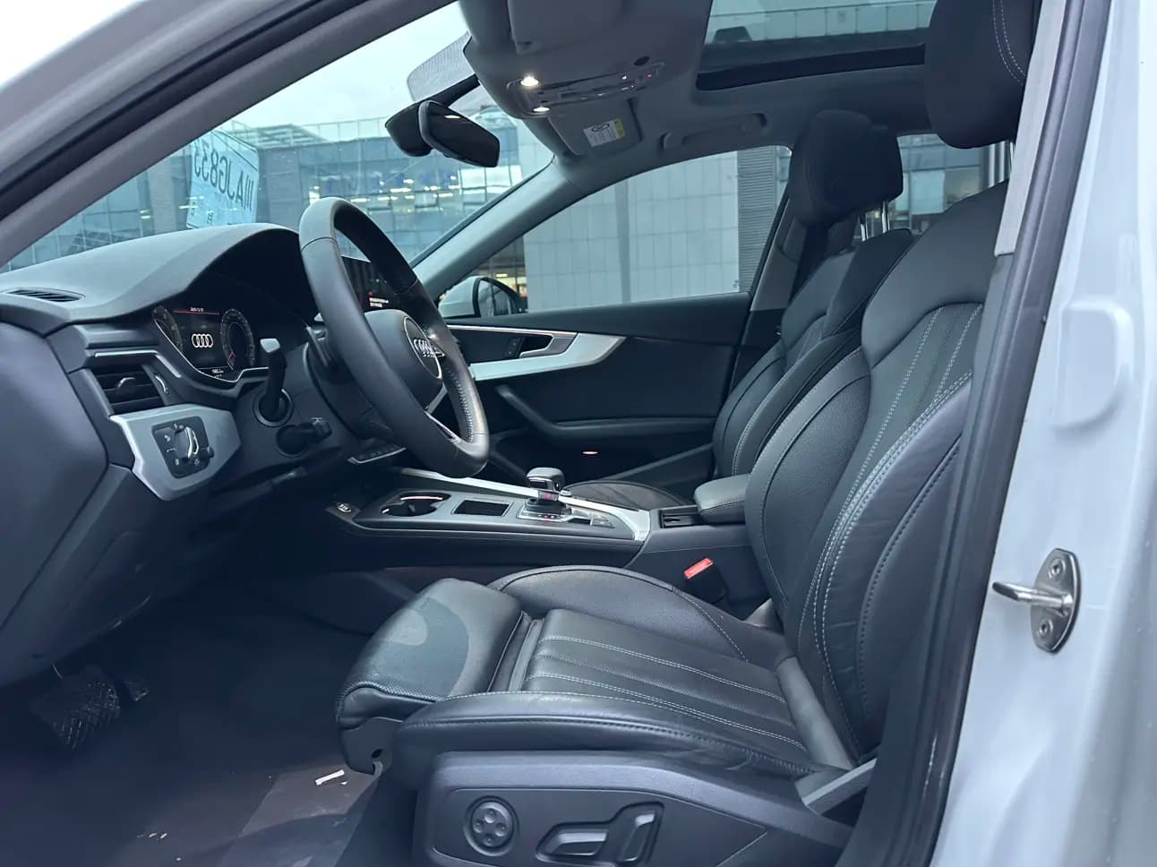 Audi A4L 2021 г. 89538 км. — фото 8