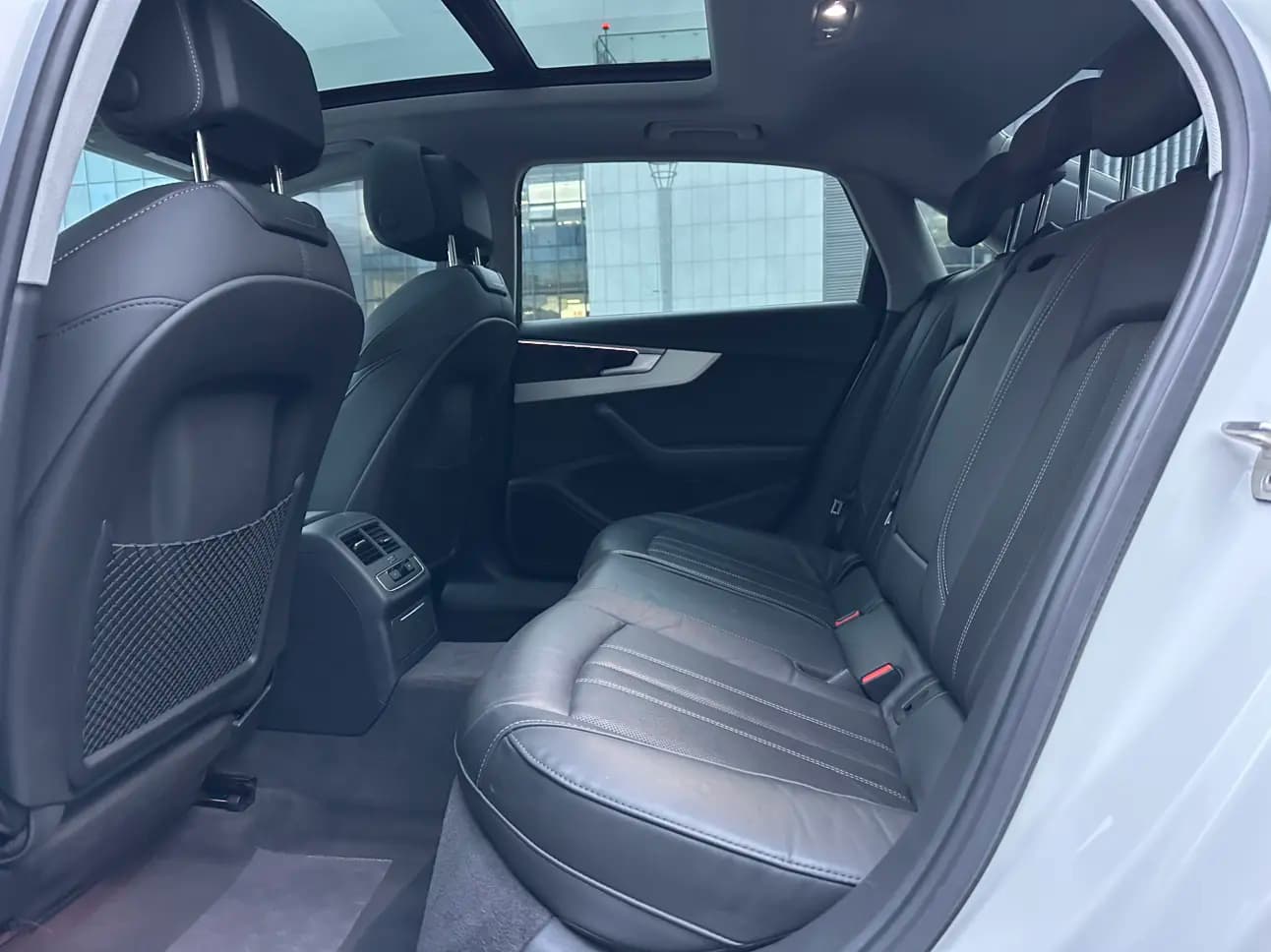 Audi A4L 2021 г. 89538 км. — фото 9