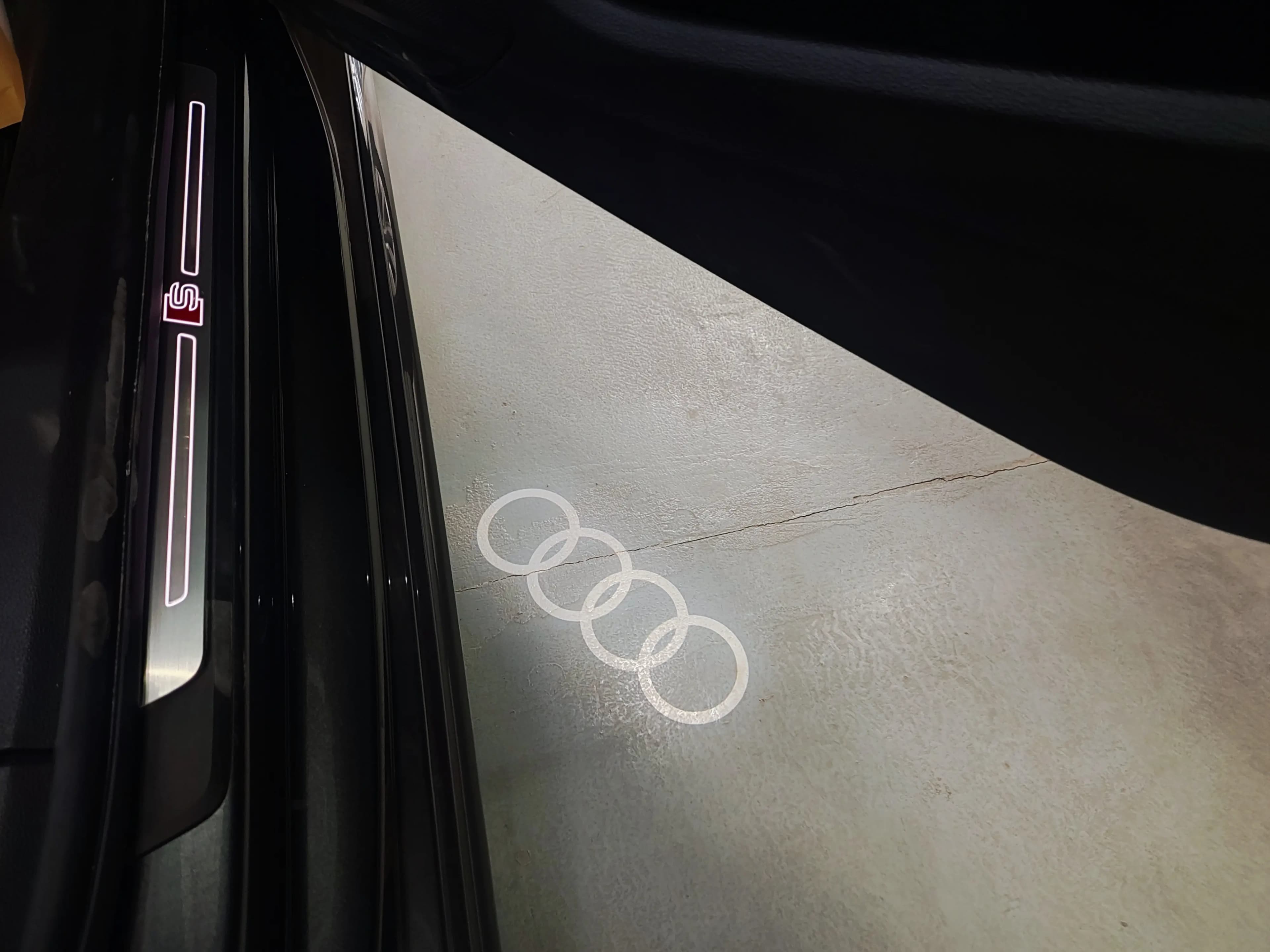 Audi A4L 2022 г. 68132 км. — фото 11
