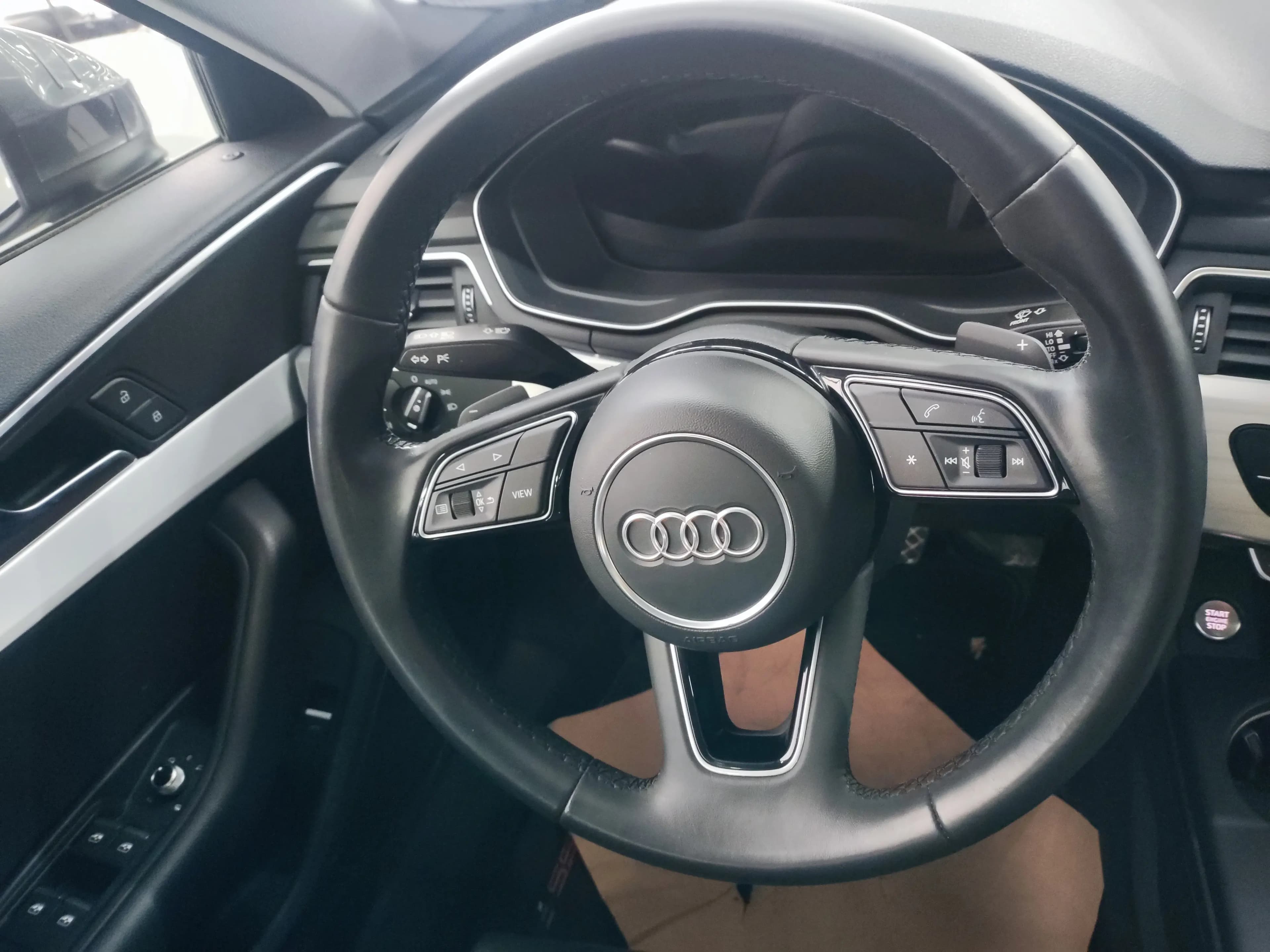 Audi A4L 2022 г. 68132 км. — фото 16
