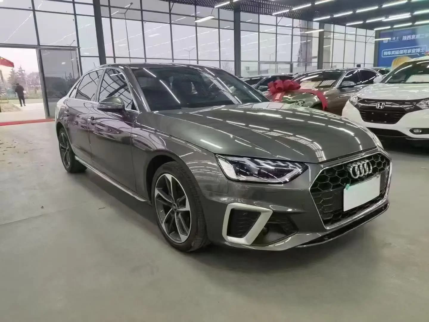Audi A4L 2022 г. 68132 км. — фото 3