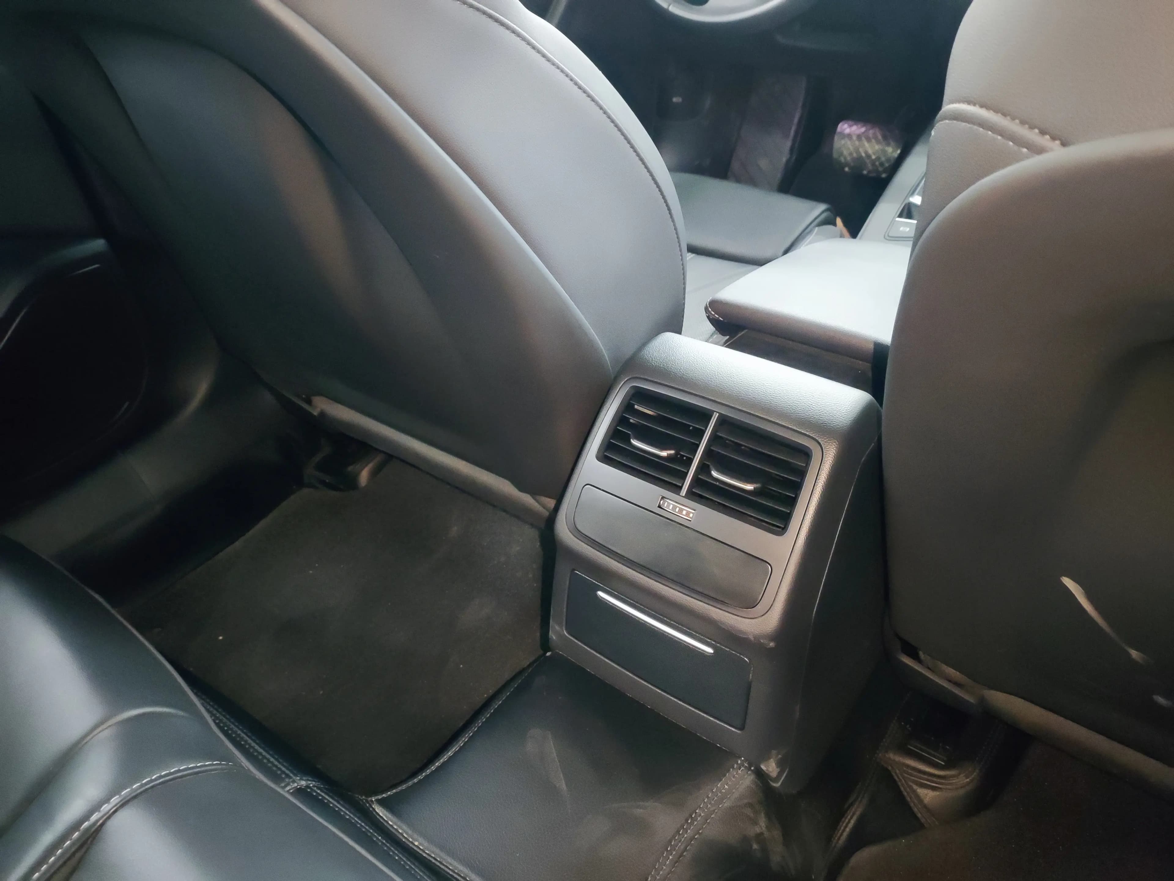Audi A4L 2022 г. 68132 км. — фото 25