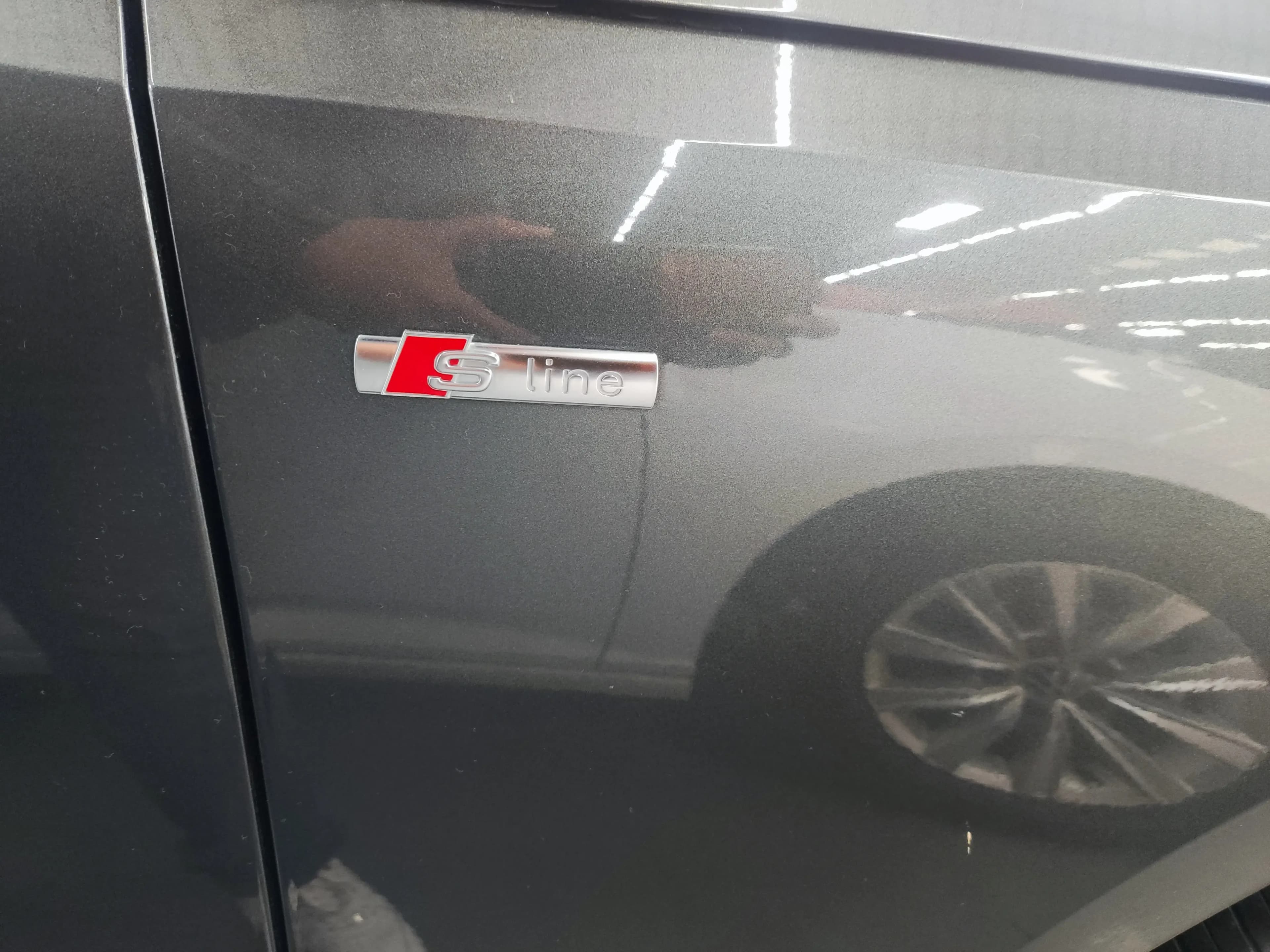 Audi A4L 2022 г. 68132 км. — фото 10