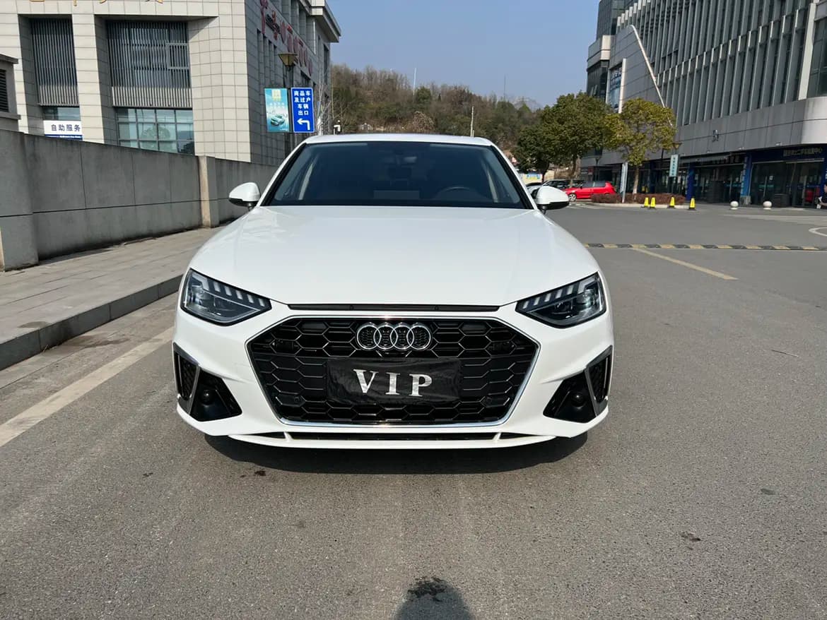 Audi A4L 2024 г. 35108 км. — фото 2