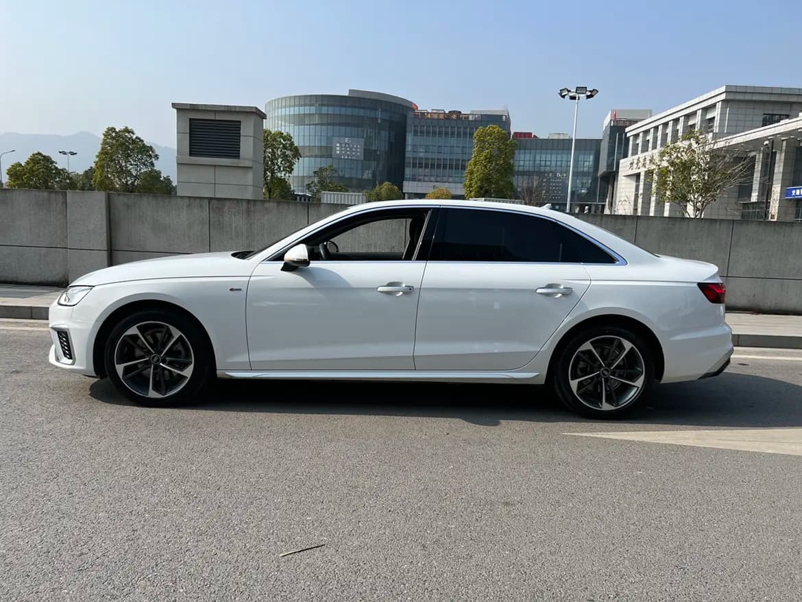 Audi A4L 2024 г. 35108 км. — фото 3