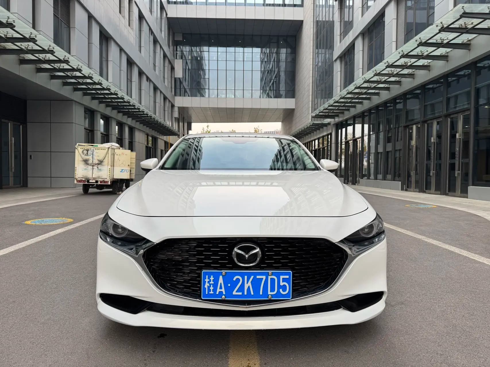 Mazda Axela 2021 г. 60590 км. — фото 2