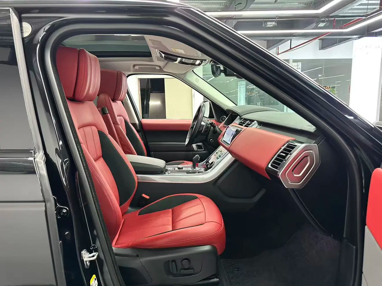 Land Rover Range Rover Sport 2022 г. 75000 км. — фото 16