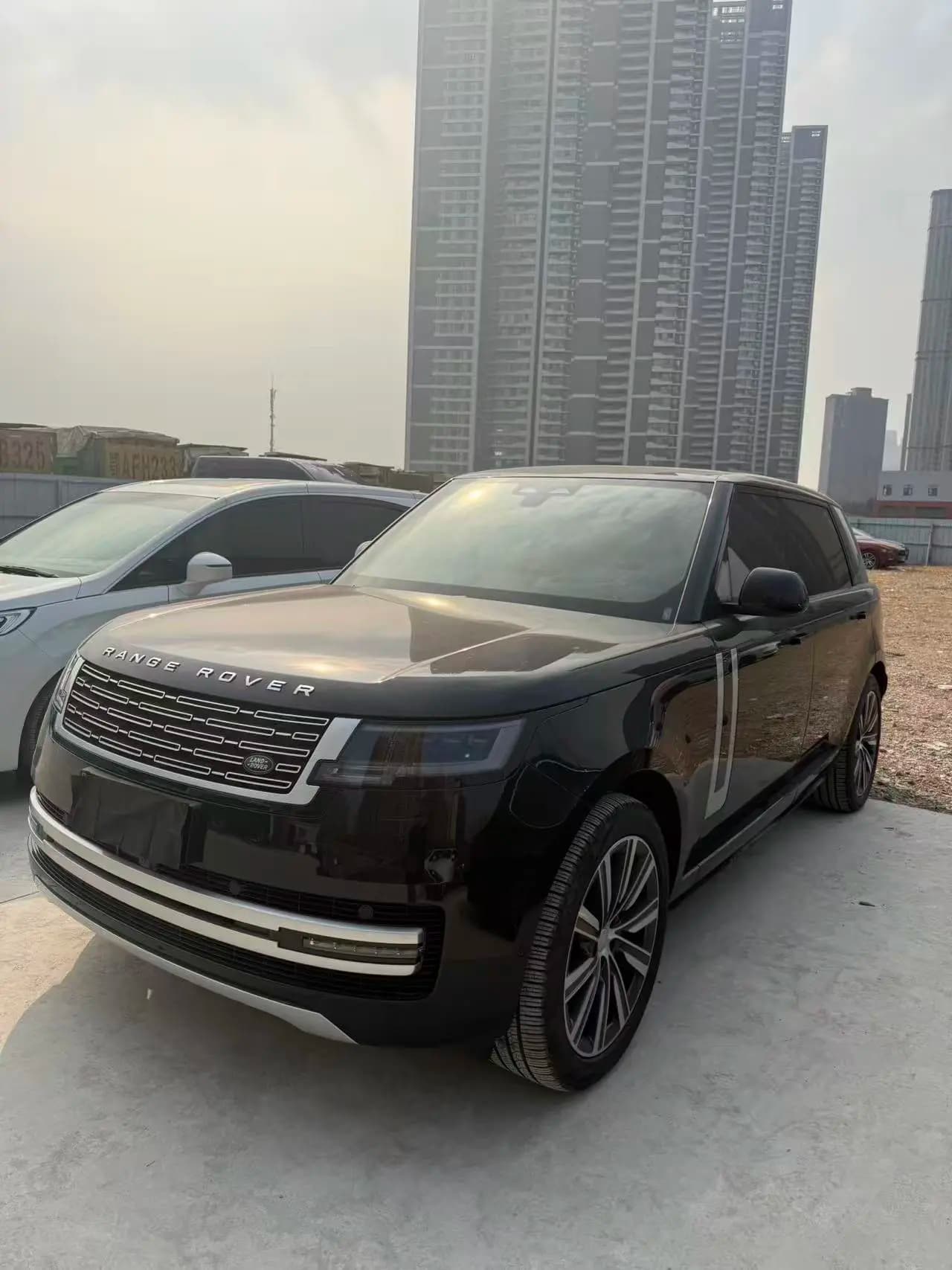 Land Rover Range rover 2025 г. 13017 км.