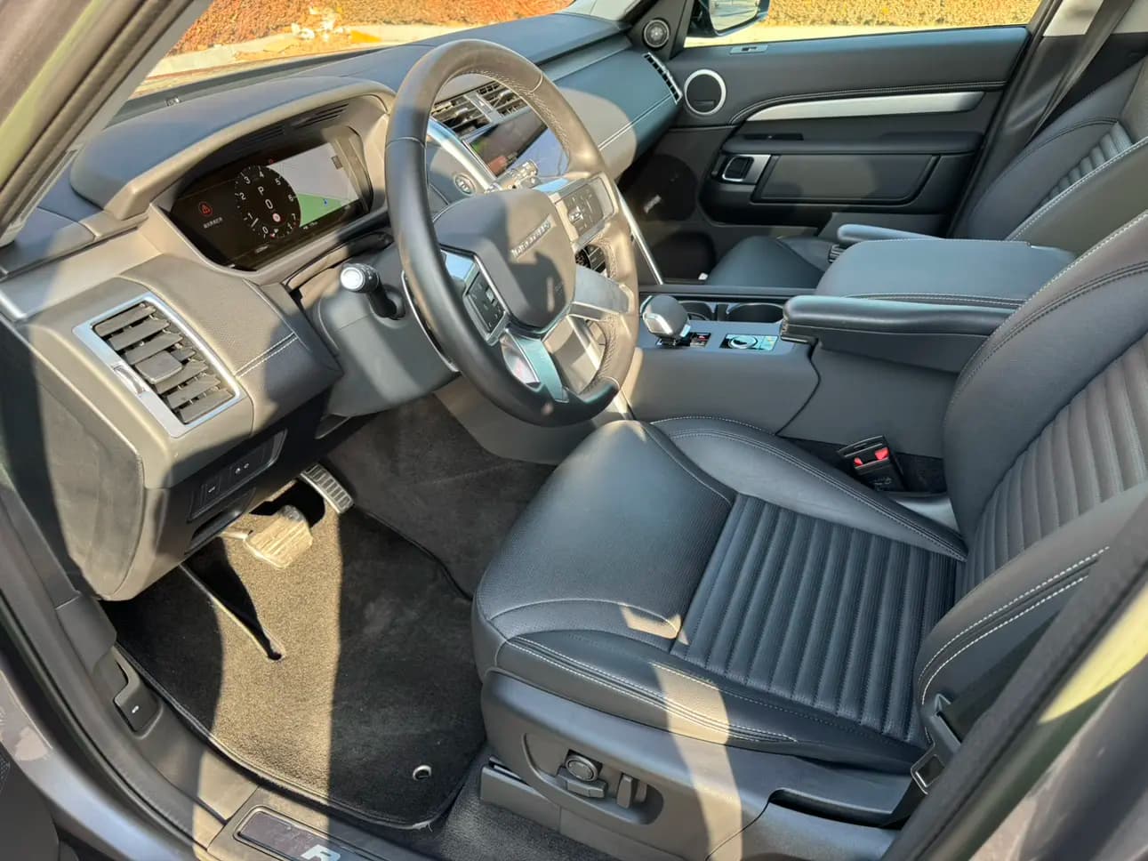 Land Rover Discovery 2023 г. 32000 км. — фото 6