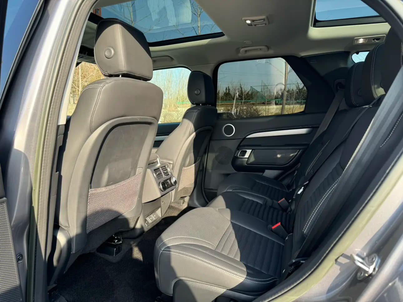Land Rover Discovery 2023 г. 32000 км. — фото 8