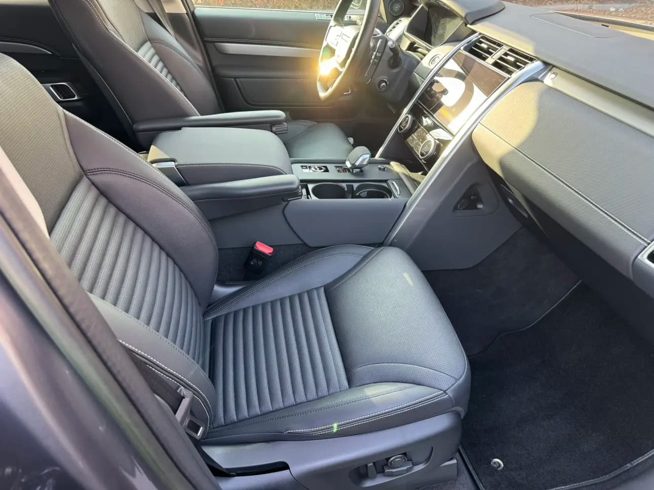 Land Rover Discovery 2023 г. 32000 км. — фото 9
