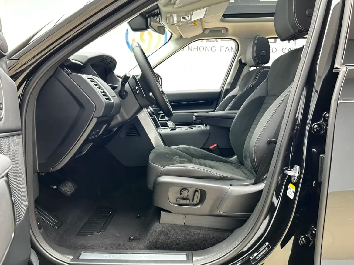 Land Rover Discovery 2024 г. 36019 км. — фото 14