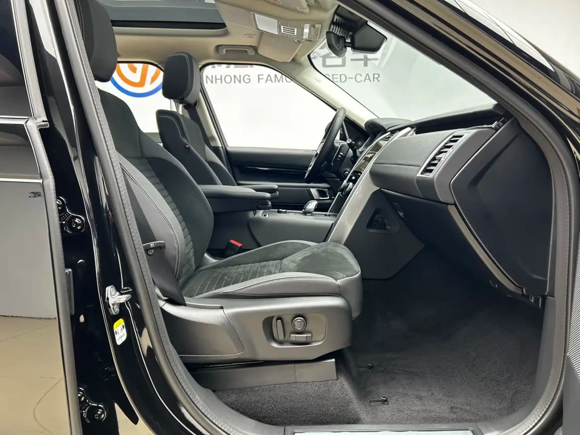 Land Rover Discovery 2024 г. 36019 км. — фото 18