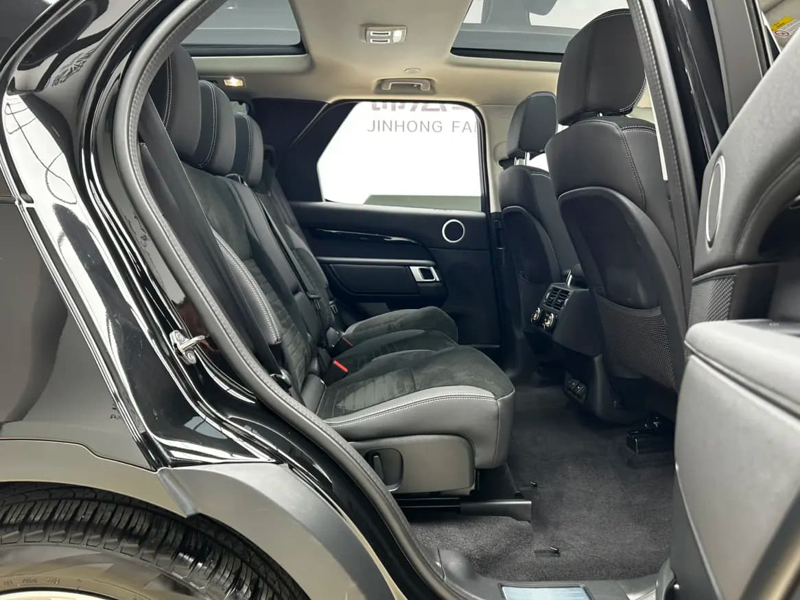 Land Rover Discovery 2024 г. 36019 км. — фото 20
