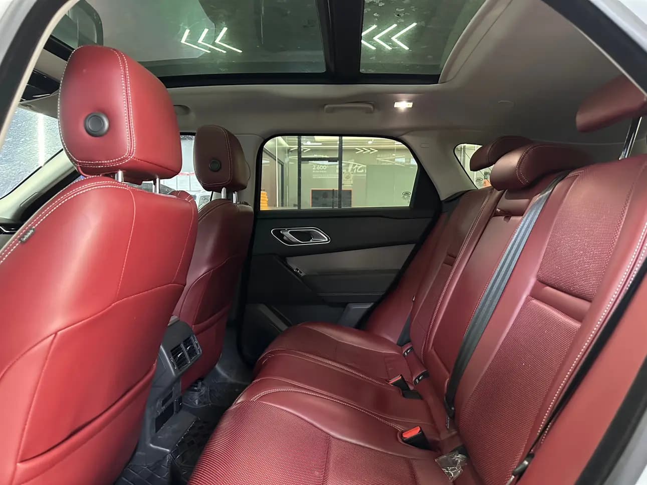 Land Rover Range Rover Velar 2023 г. 58147 км. — фото 10
