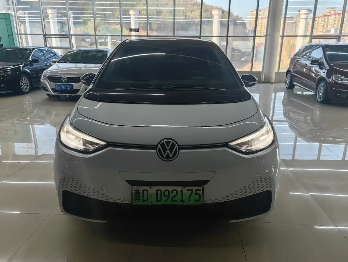 Volkswagen ID.3 2023 г. 40000 км. — фото 2