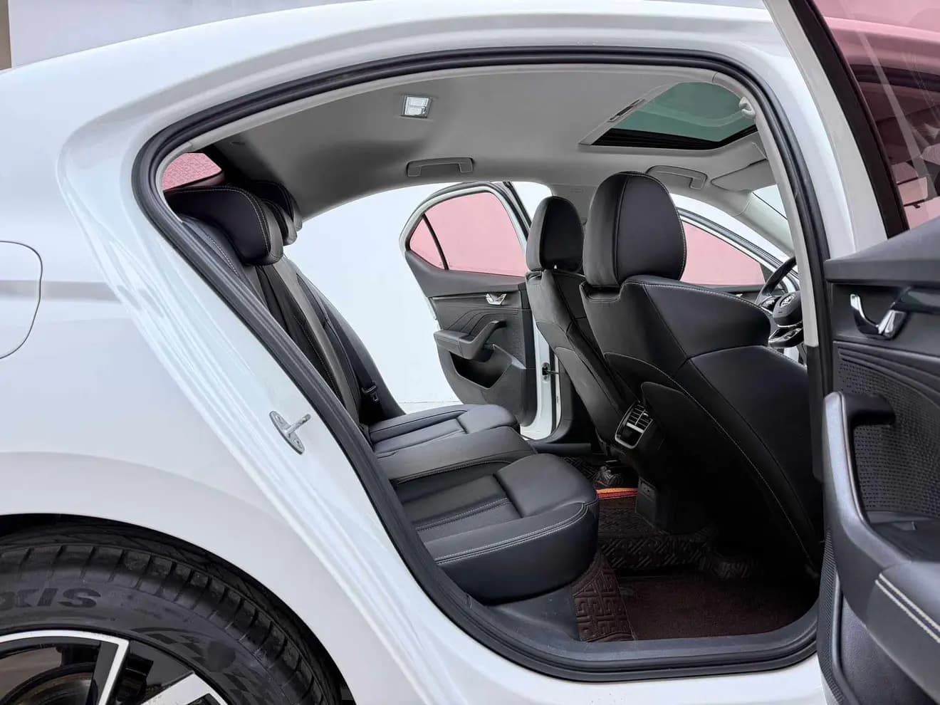 Skoda Octavia 2021 г. 42075 км. — фото 17