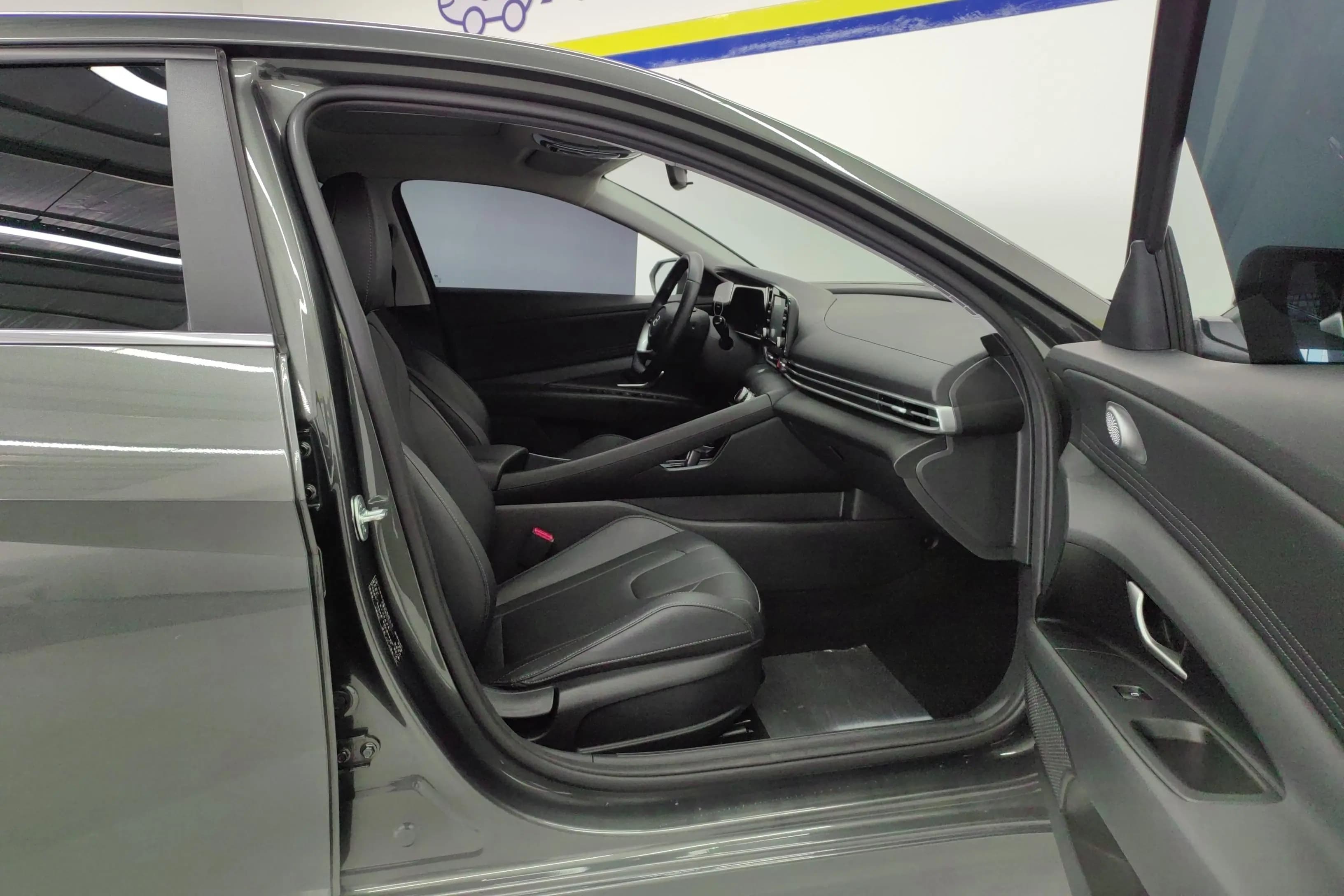 Hyundai Elantra 2023 г. 56561 км. — фото 14