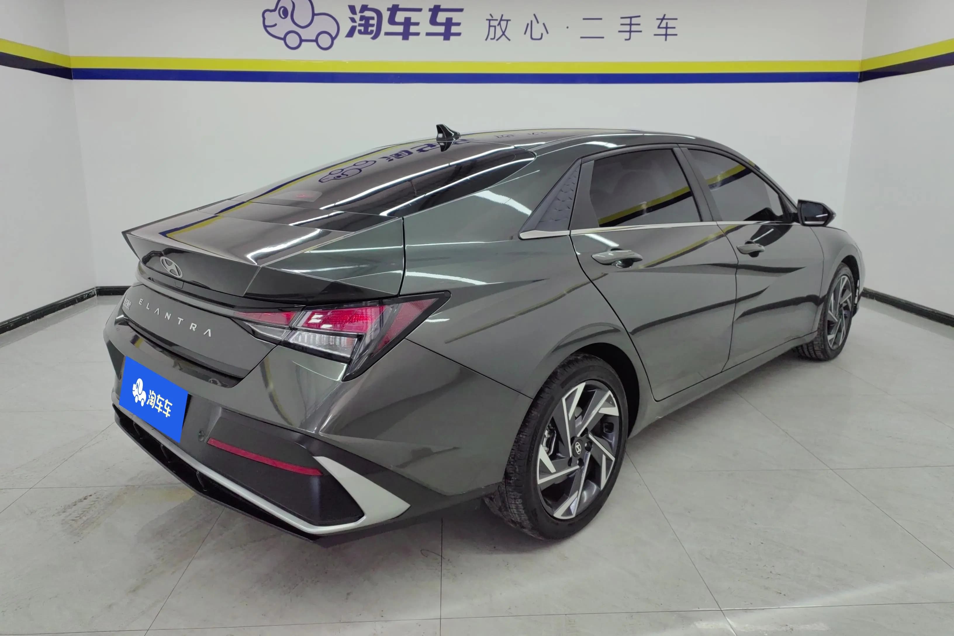 Hyundai Elantra 2023 г. 56561 км. — фото 3