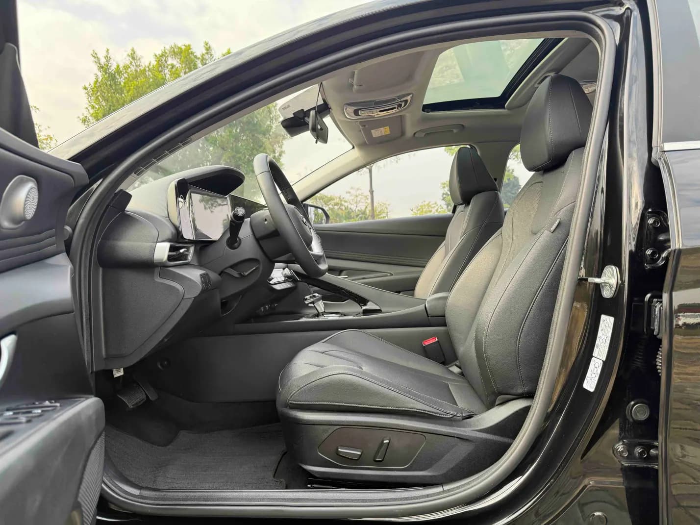 Hyundai Elantra 2023 г. 25062 км. — фото 14
