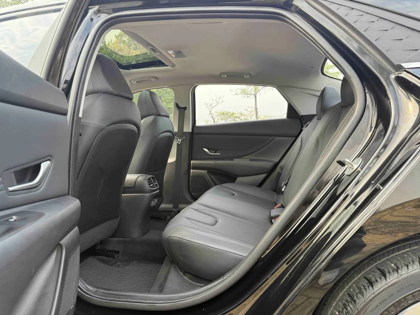 Hyundai Elantra 2023 г. 25062 км. — фото 19