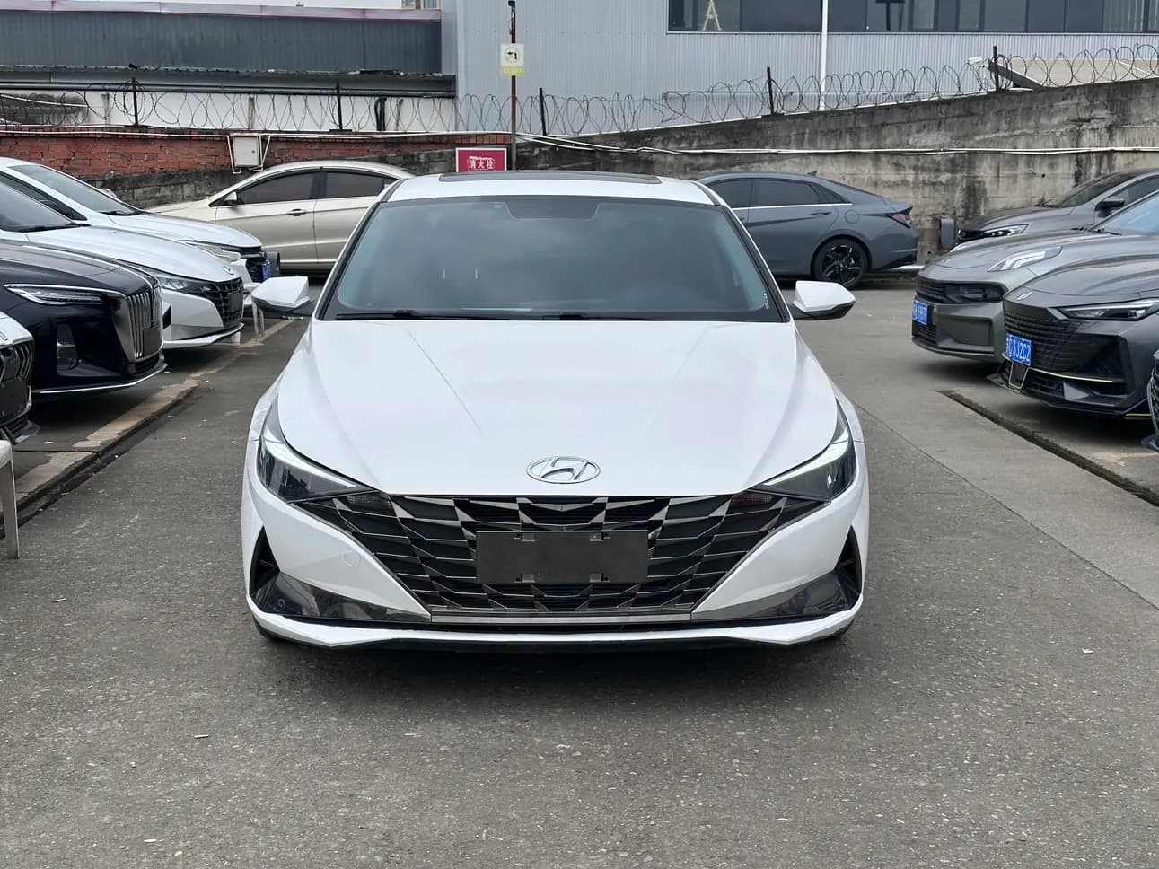 Hyundai Elantra 2022 г. 49063 км. — фото 2