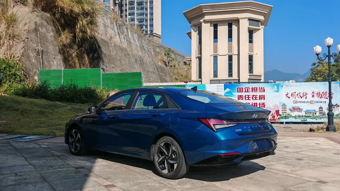 Hyundai Elantra 2022 г. 47031 км. — фото 4