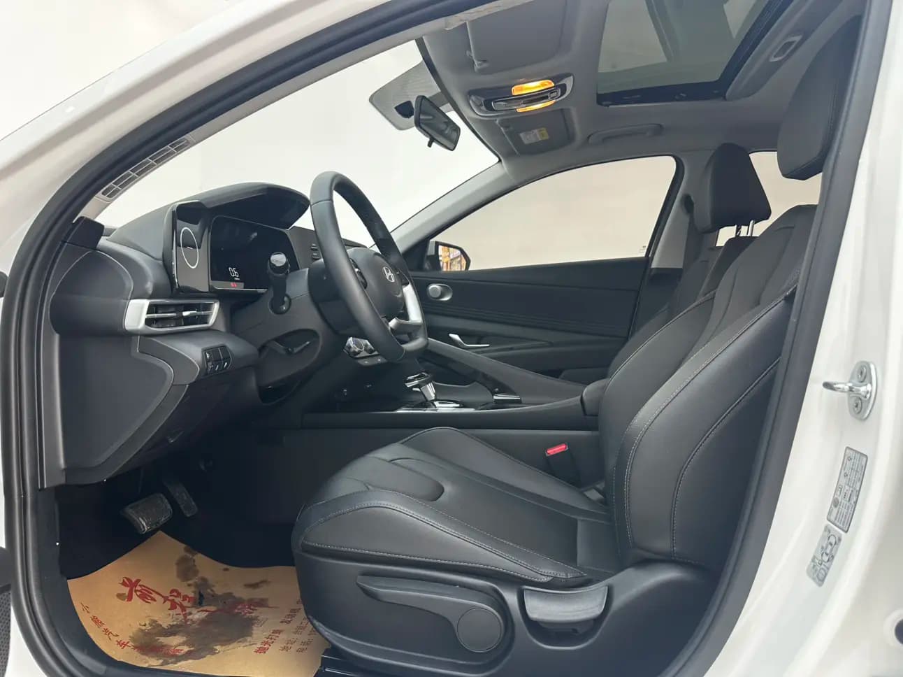 Hyundai Elantra 2024 г. 21032 км. — фото 11