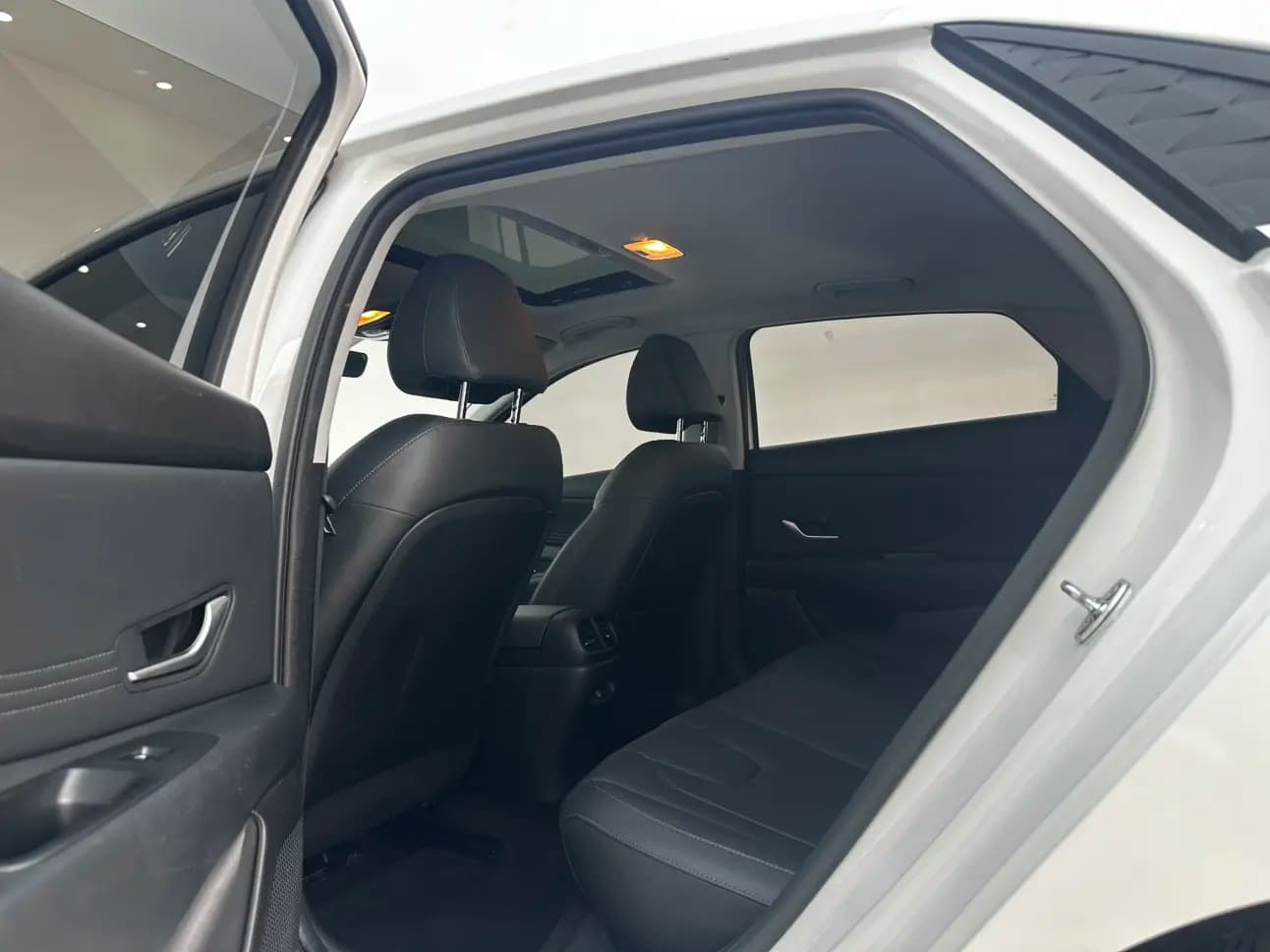 Hyundai Elantra 2024 г. 21032 км. — фото 17