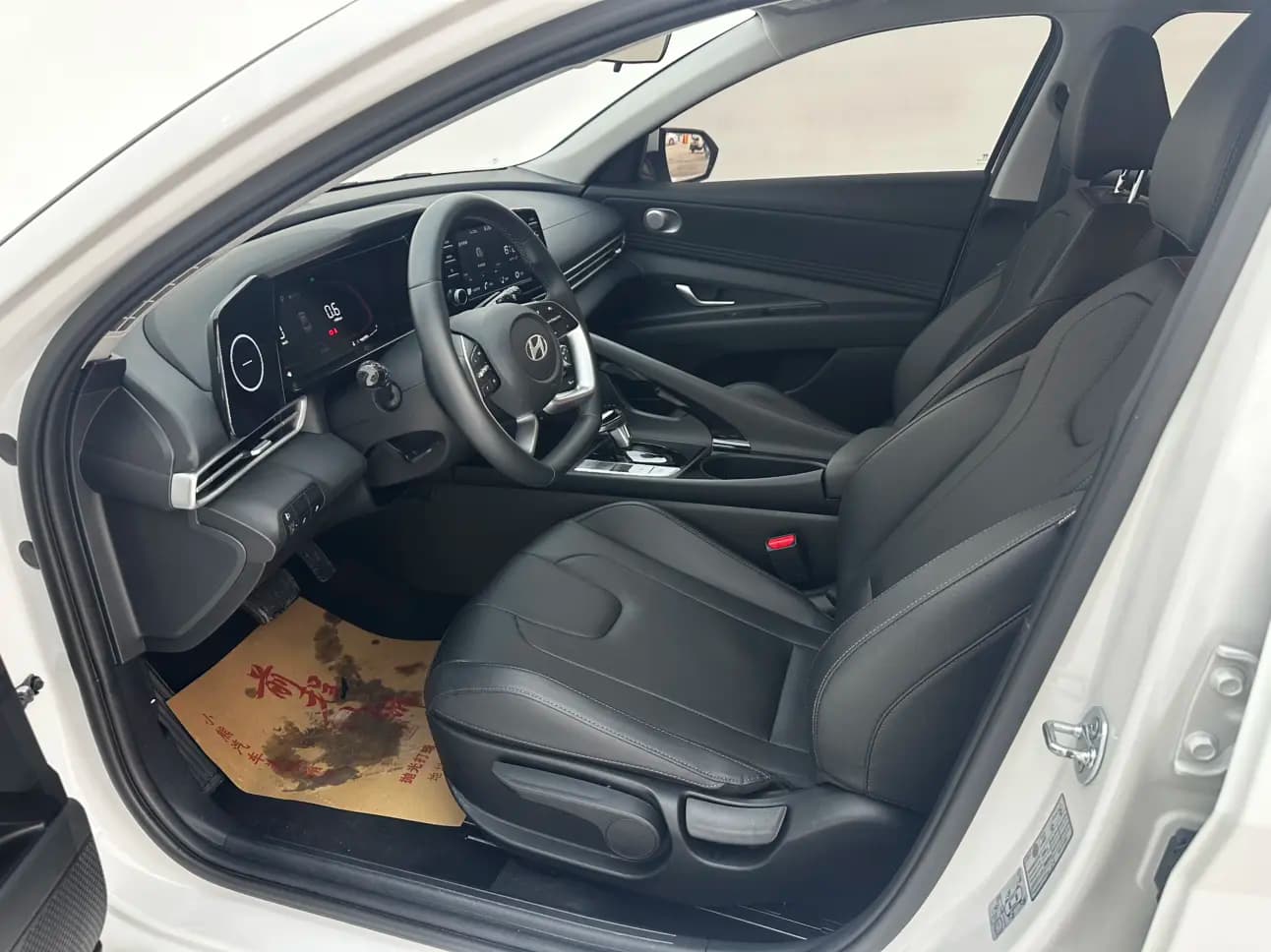 Hyundai Elantra 2024 г. 21032 км. — фото 18