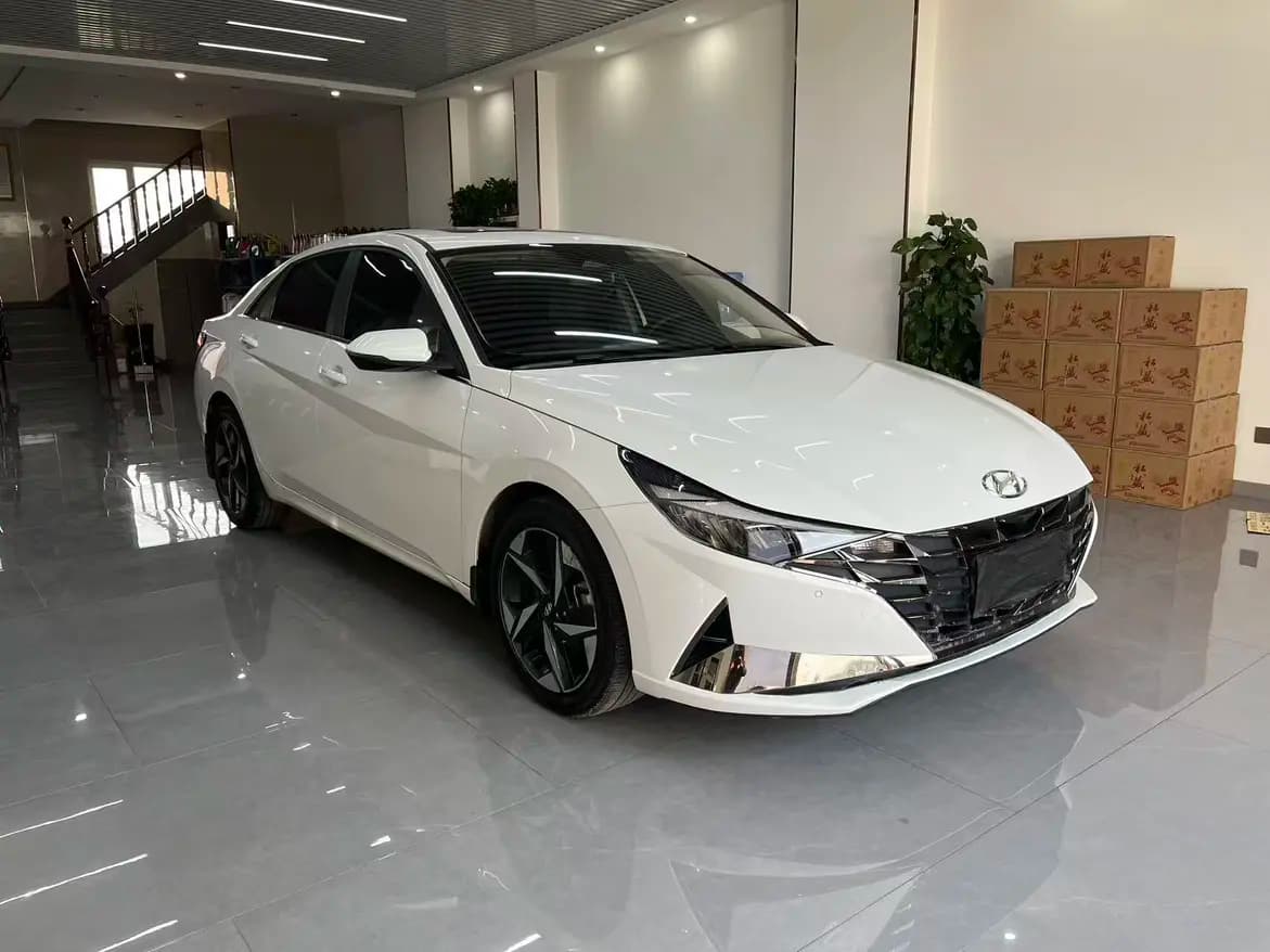 Hyundai Elantra 2024 г. 33033 км. — фото 3