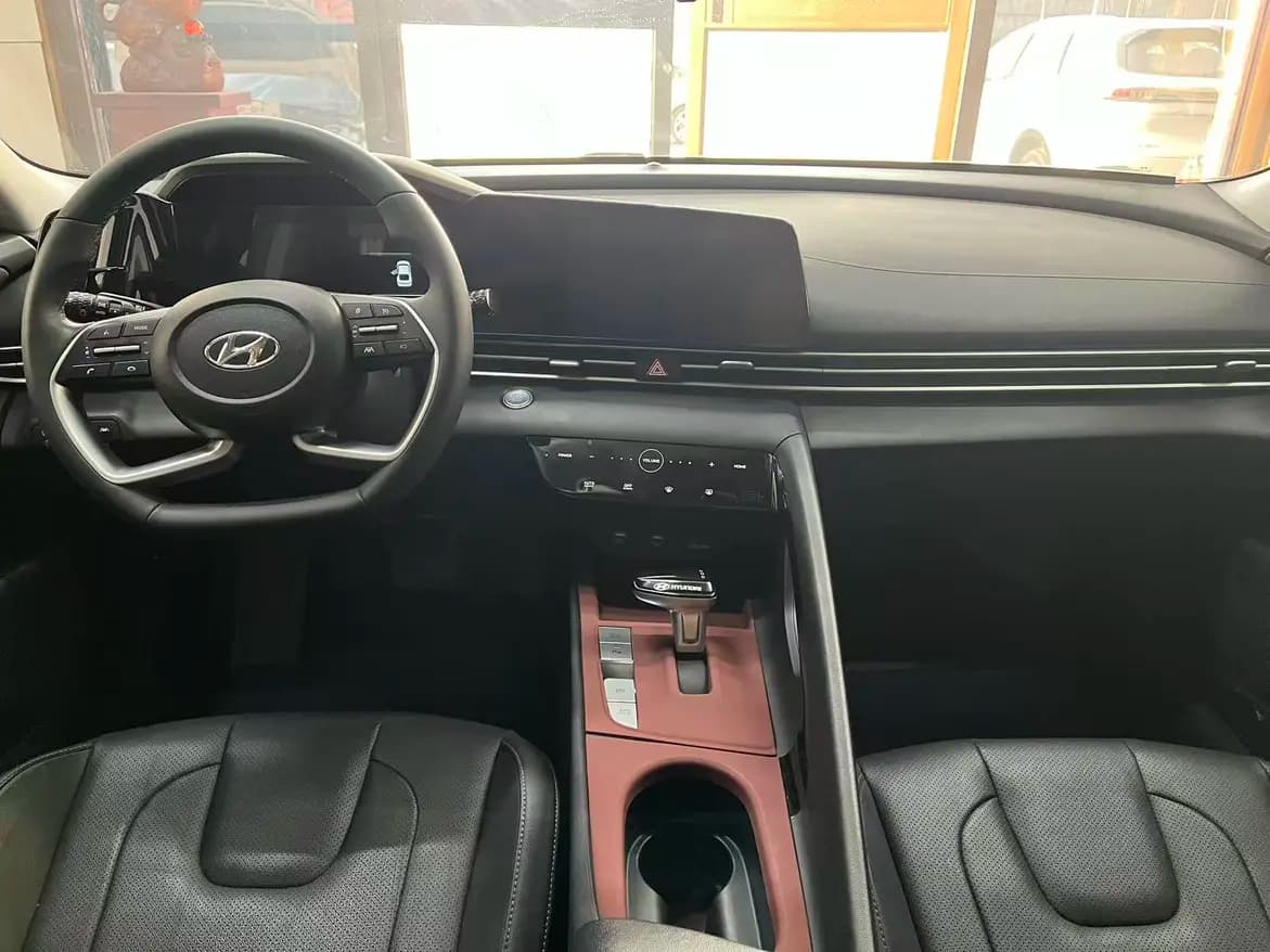 Hyundai Elantra 2024 г. 33033 км. — фото 6