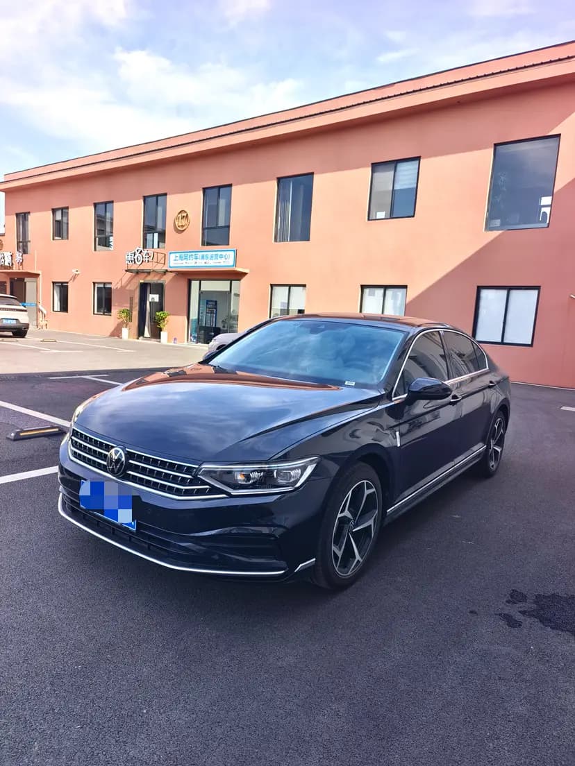 Volkswagen Magotan 2025 г. 1041 км.