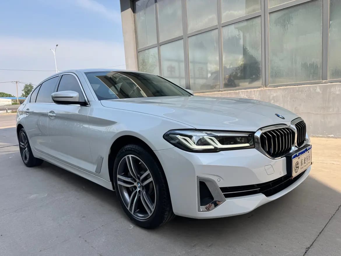 BMW 5 Series 2022 г. 27105 км. — фото 3