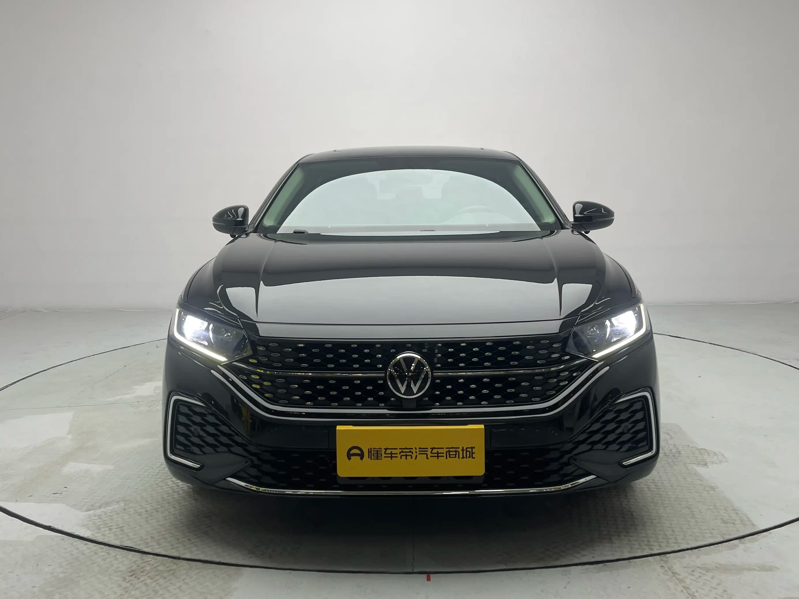 Volkswagen Passat 2022 г. 68234 км. — фото 2