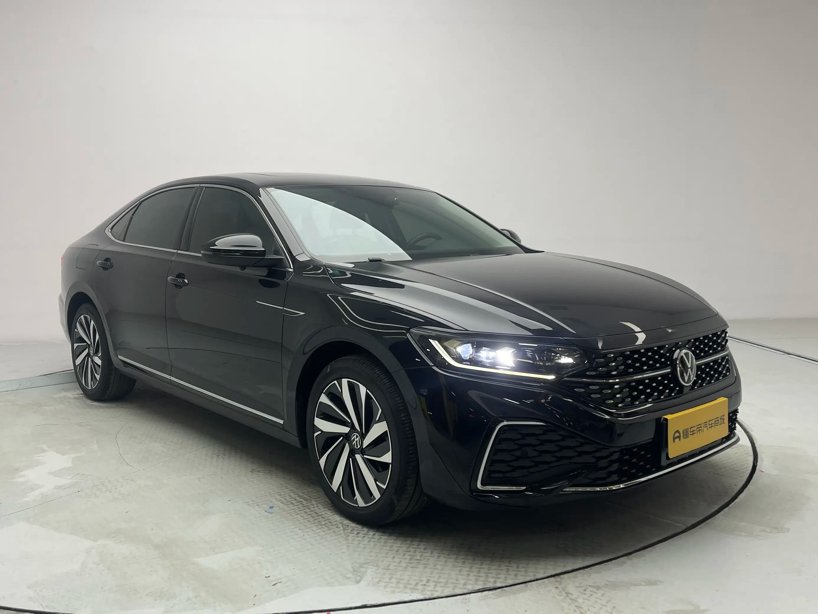 Volkswagen Passat 2022 г. 68234 км. — фото 3