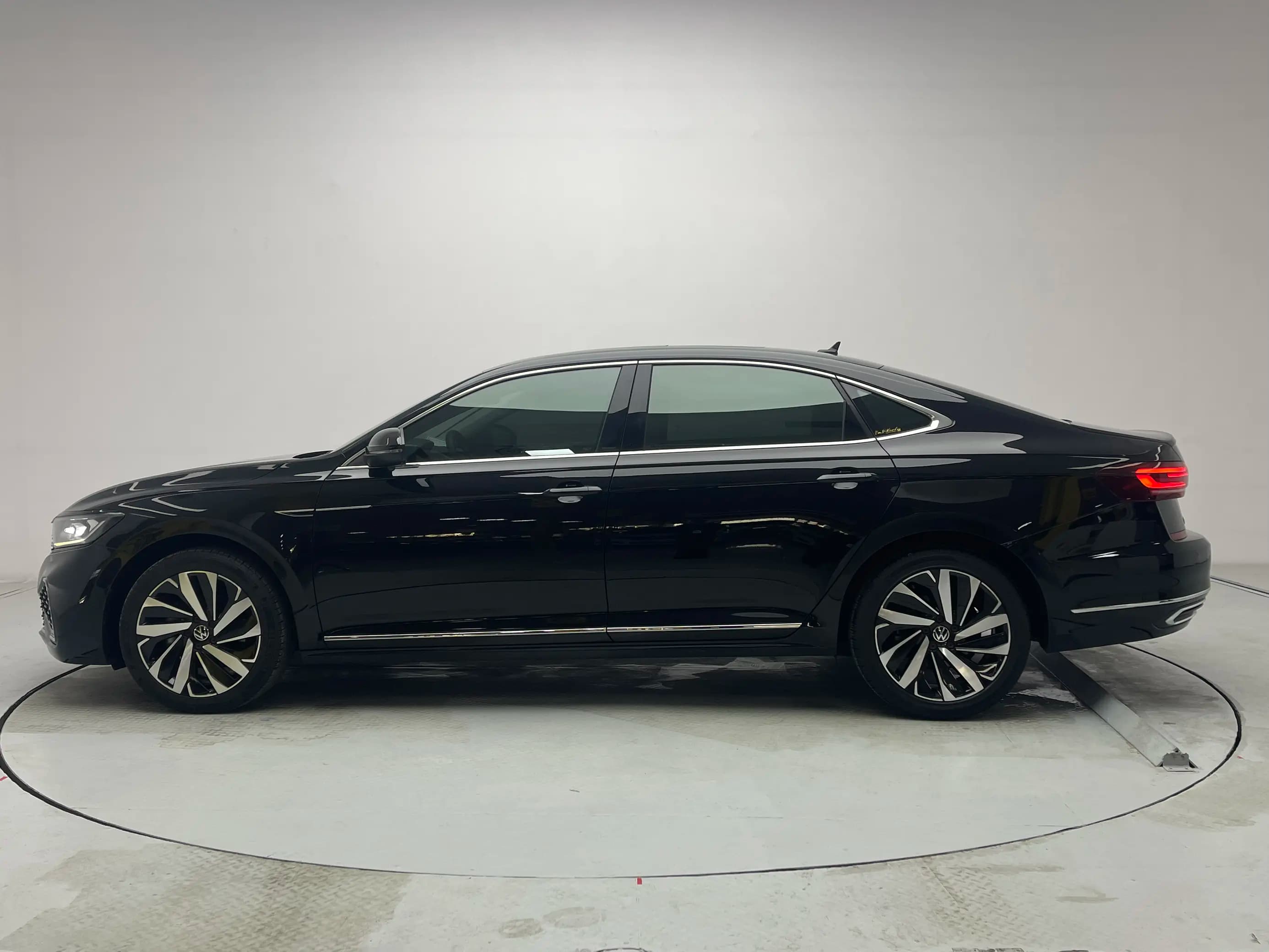 Volkswagen Passat 2022 г. 68234 км. — фото 4