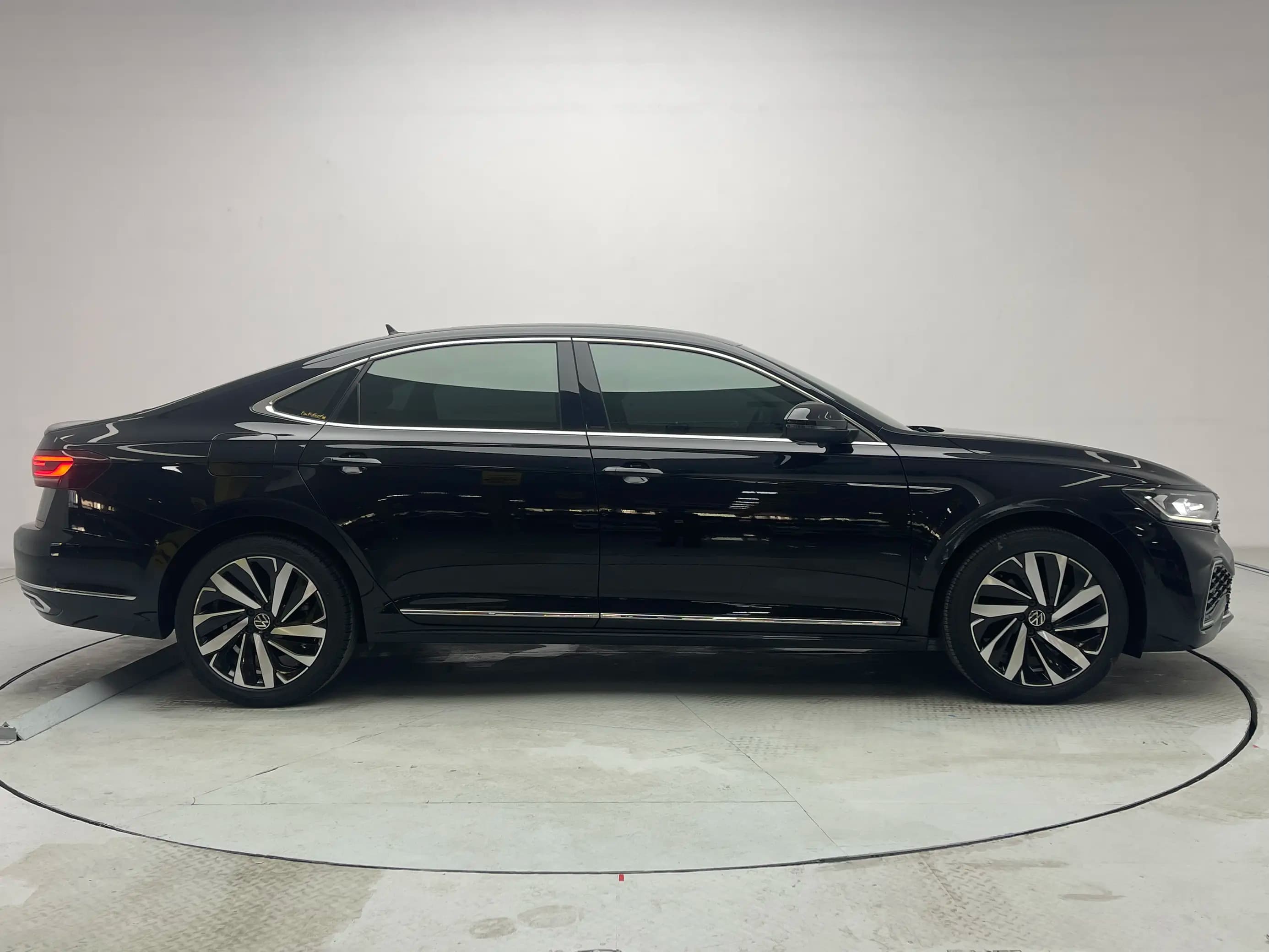 Volkswagen Passat 2022 г. 68234 км. — фото 8