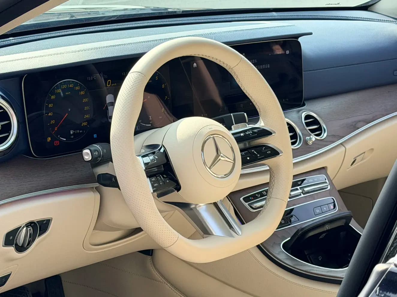 Mercedes-Benz E-Class 2023 г. 28714 км. — фото 17