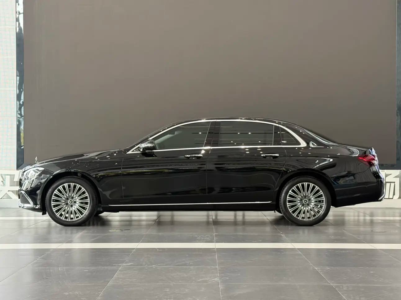 Mercedes-Benz E-Class 2021 г. 23123 км. — фото 4