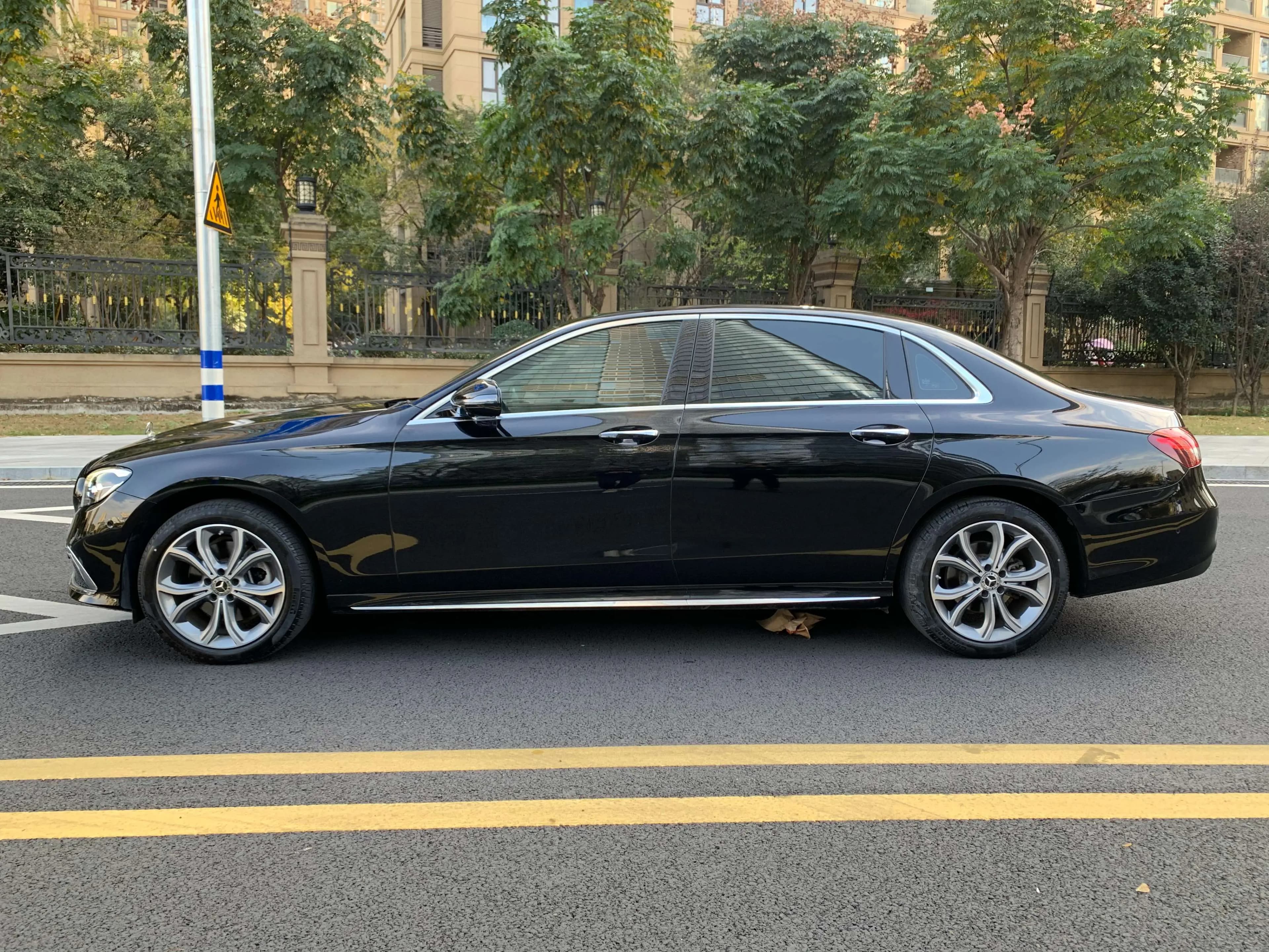 Mercedes-Benz E-Class 2022 г. 41013 км. — фото 3