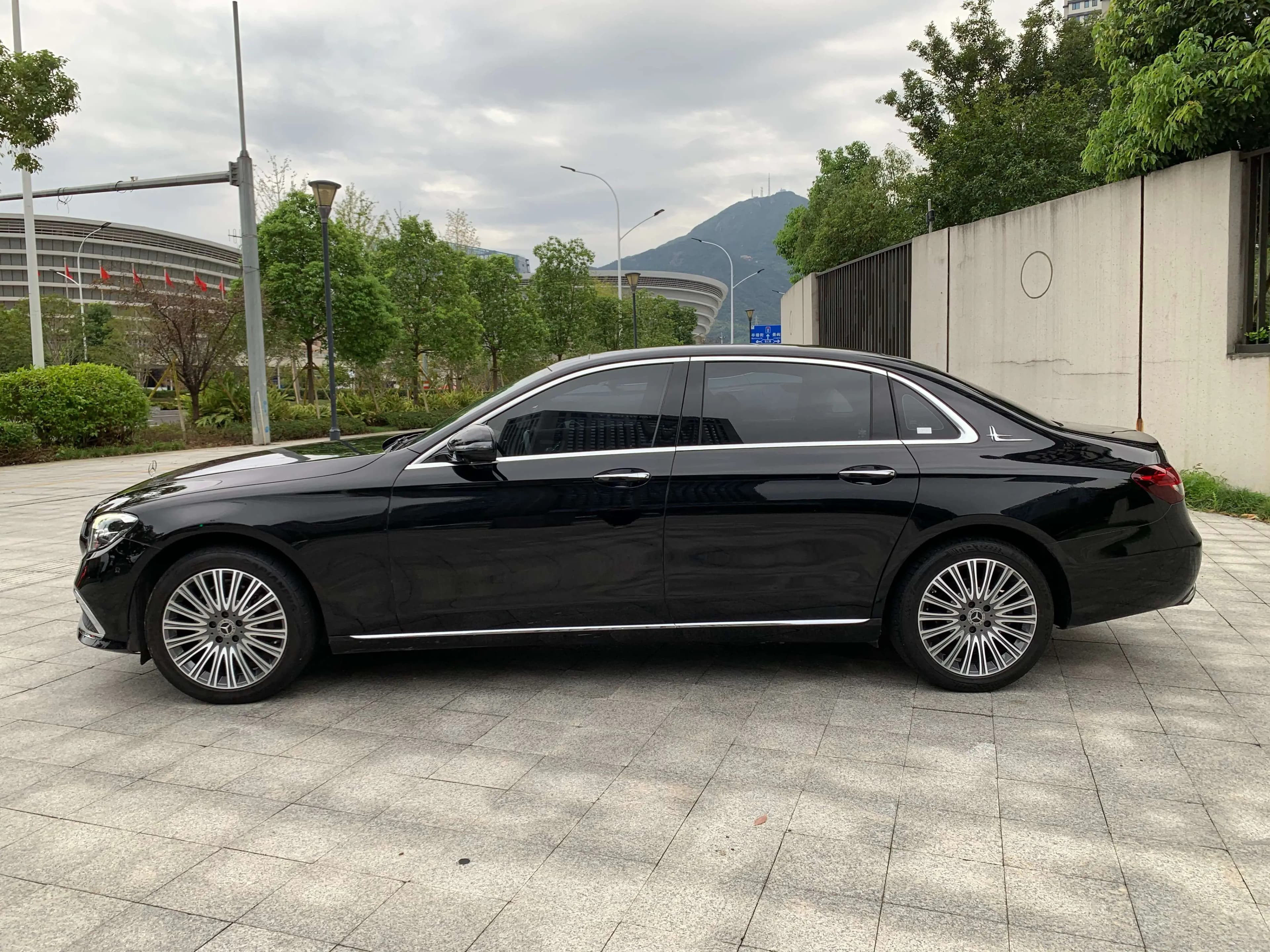 Mercedes-Benz E-Class 2022 г. 40010 км. — фото 2
