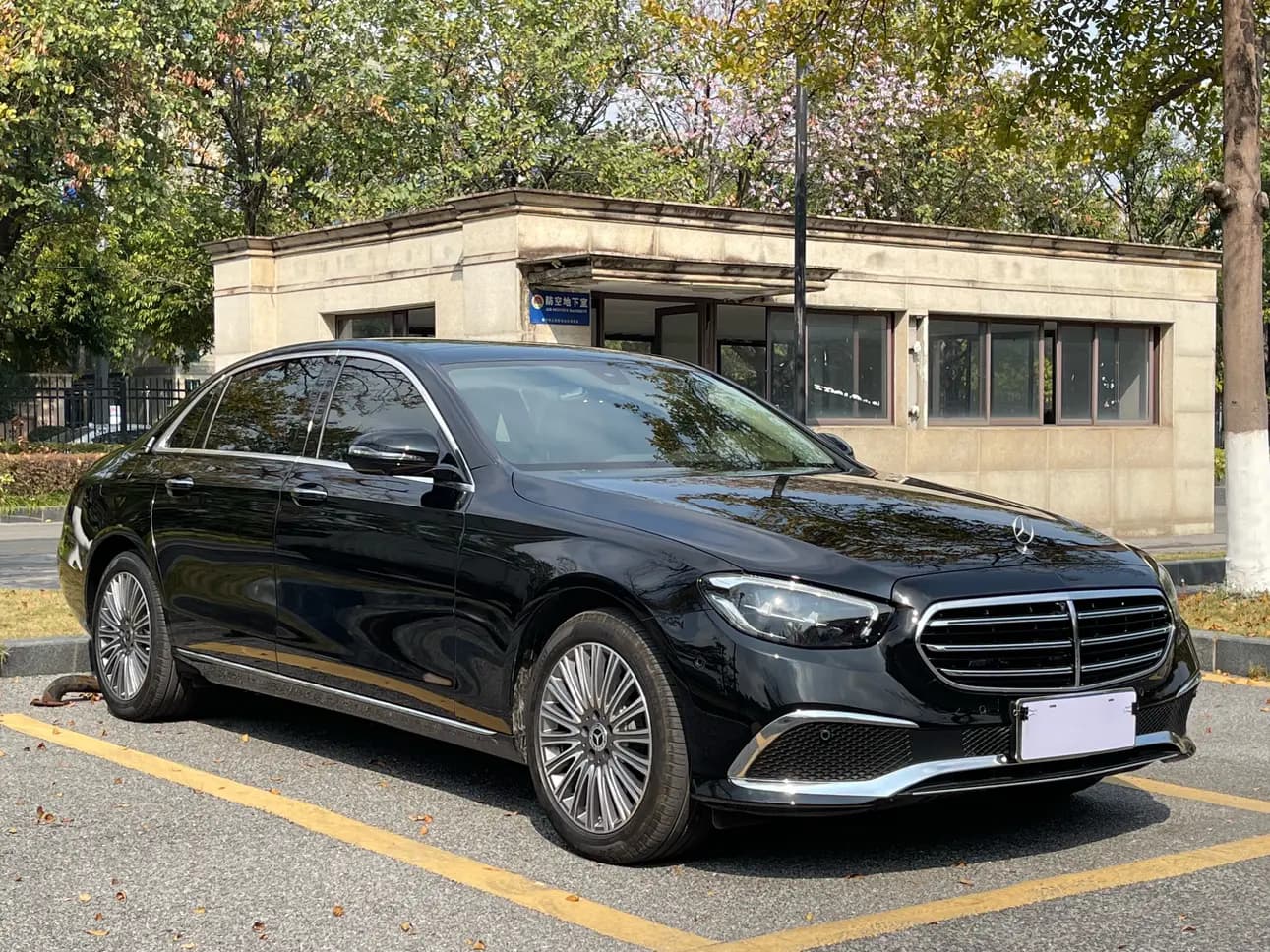 Mercedes-Benz E-Class 2023 г. 18045 км. — фото 3