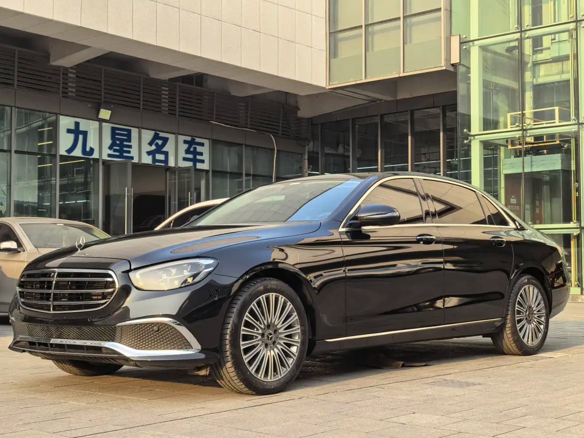 Mercedes-Benz E-Class 2023 г. 7042 км.