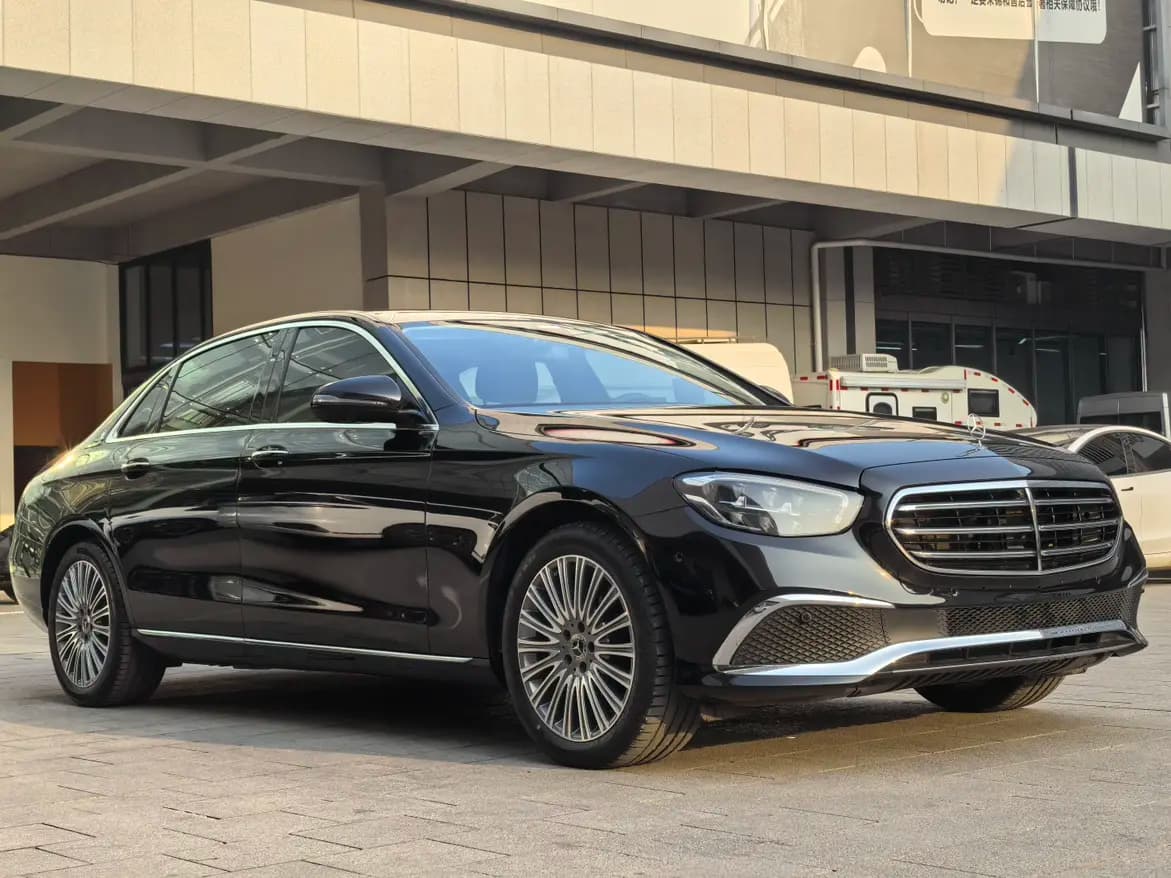 Mercedes-Benz E-Class 2023 г. 7042 км. — фото 3