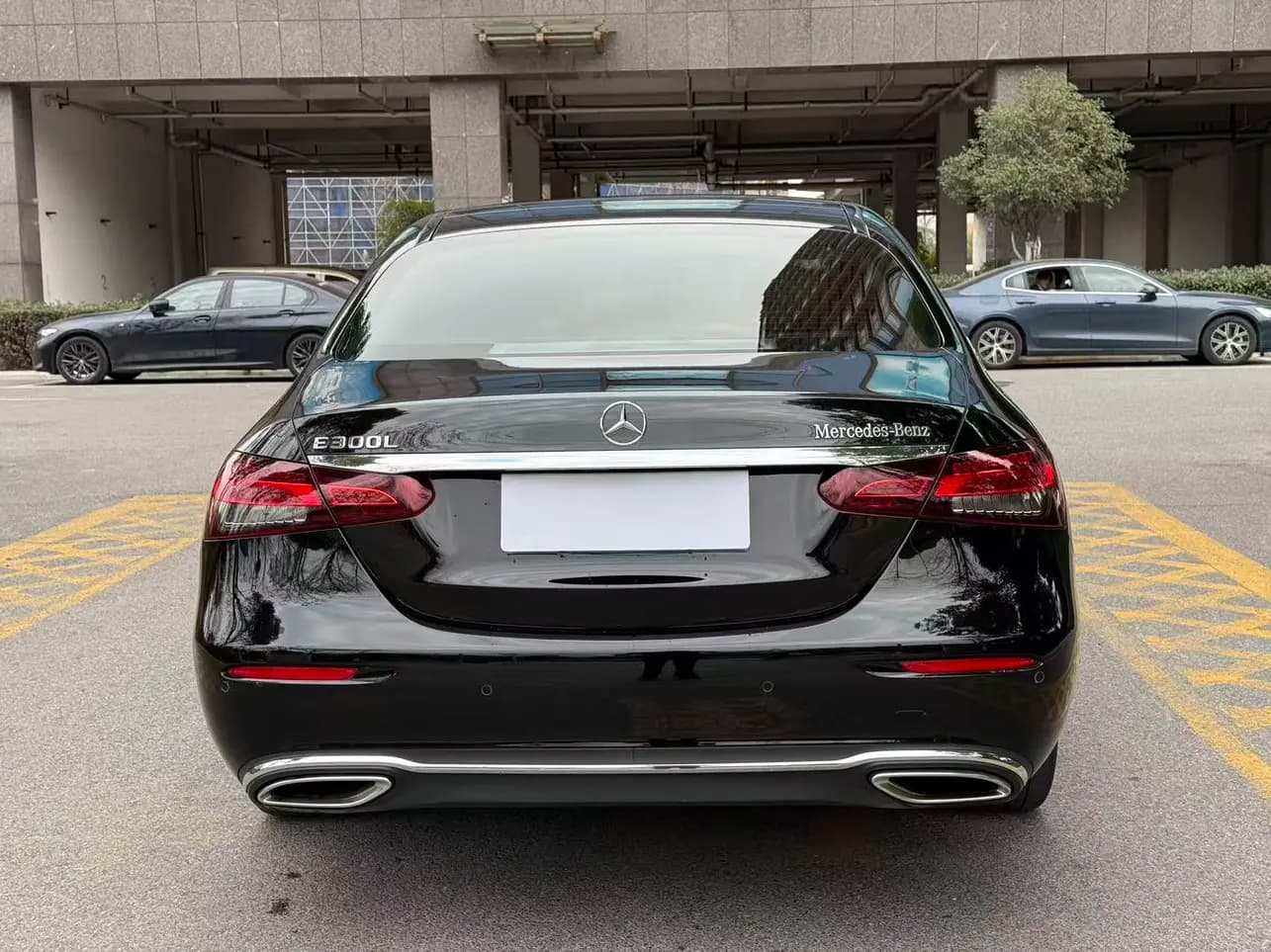 Mercedes-Benz E-Class 2022 г. 38040 км. — фото 2