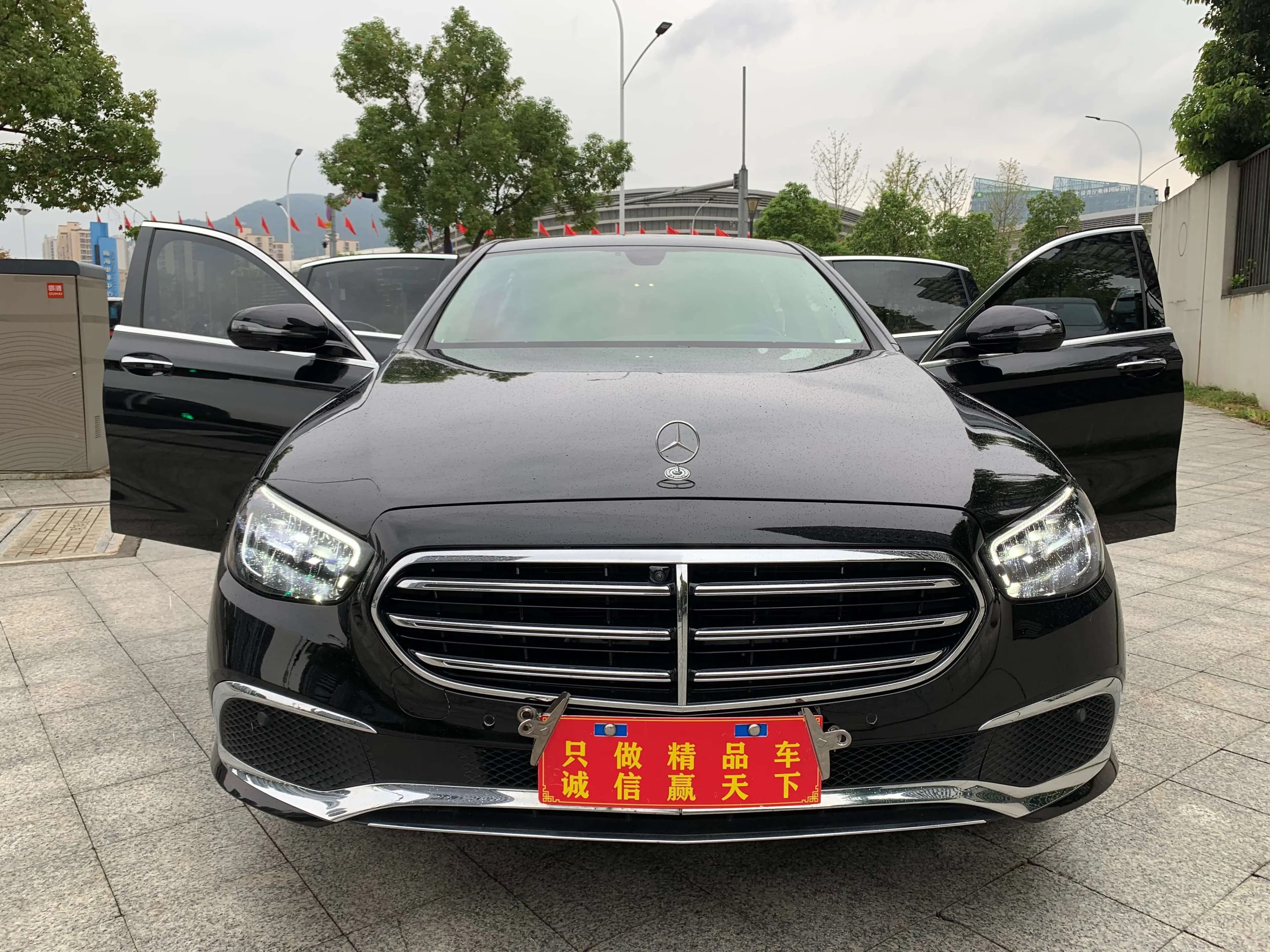 Mercedes-Benz E-Class 2023 г. 43038 км. — фото 2