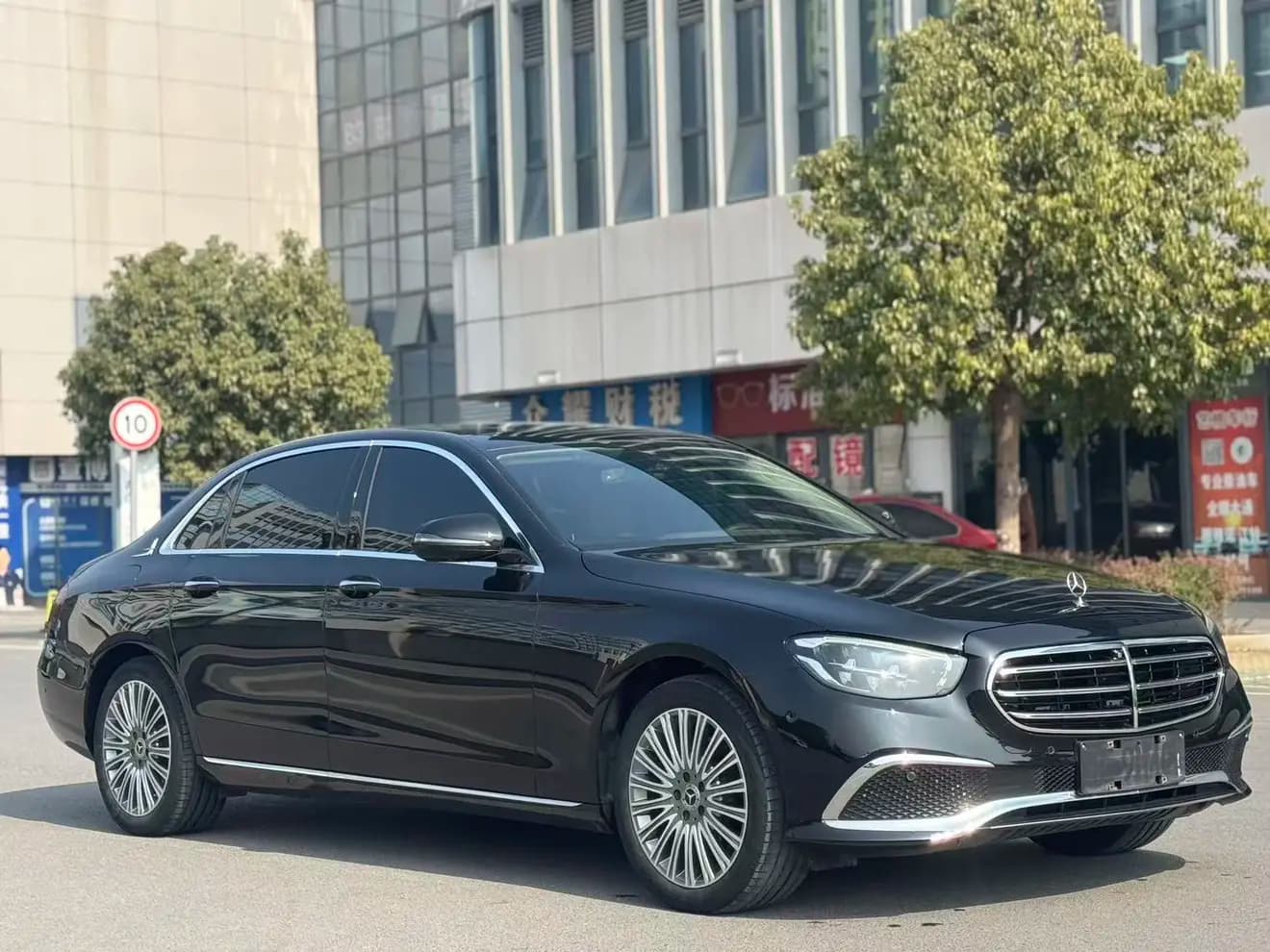 Mercedes-Benz E-Class 2022 г. 39836 км. — фото 3