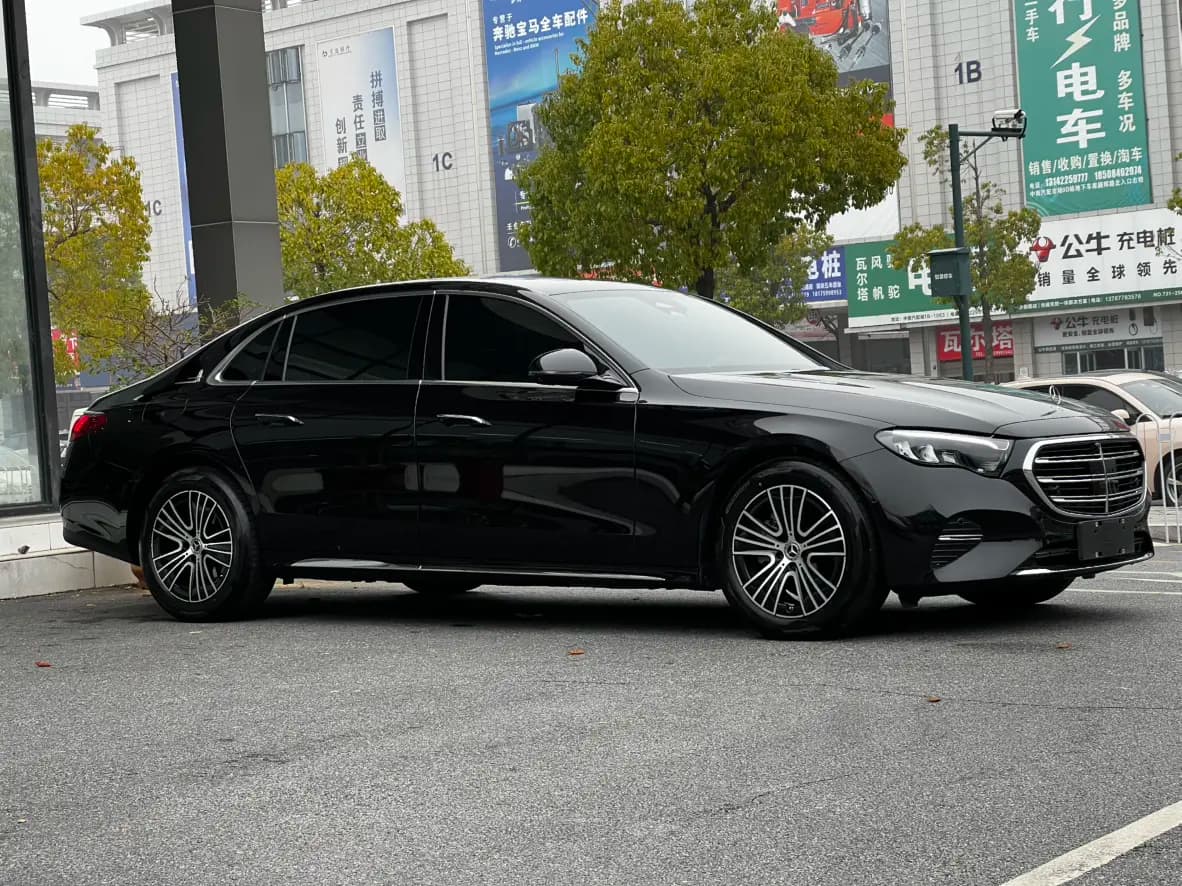 Mercedes-Benz E-Class 2024 г. 5039 км. — фото 3