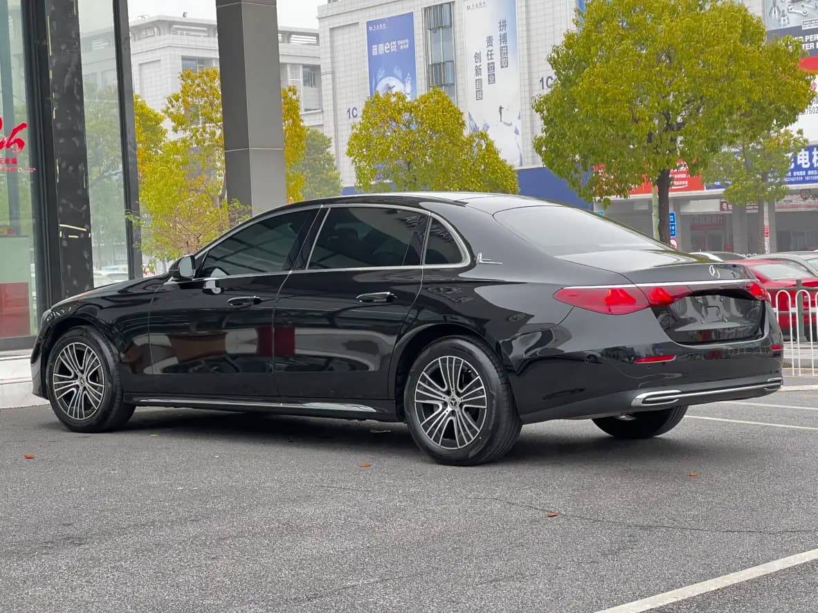 Mercedes-Benz E-Class 2024 г. 5039 км. — фото 4